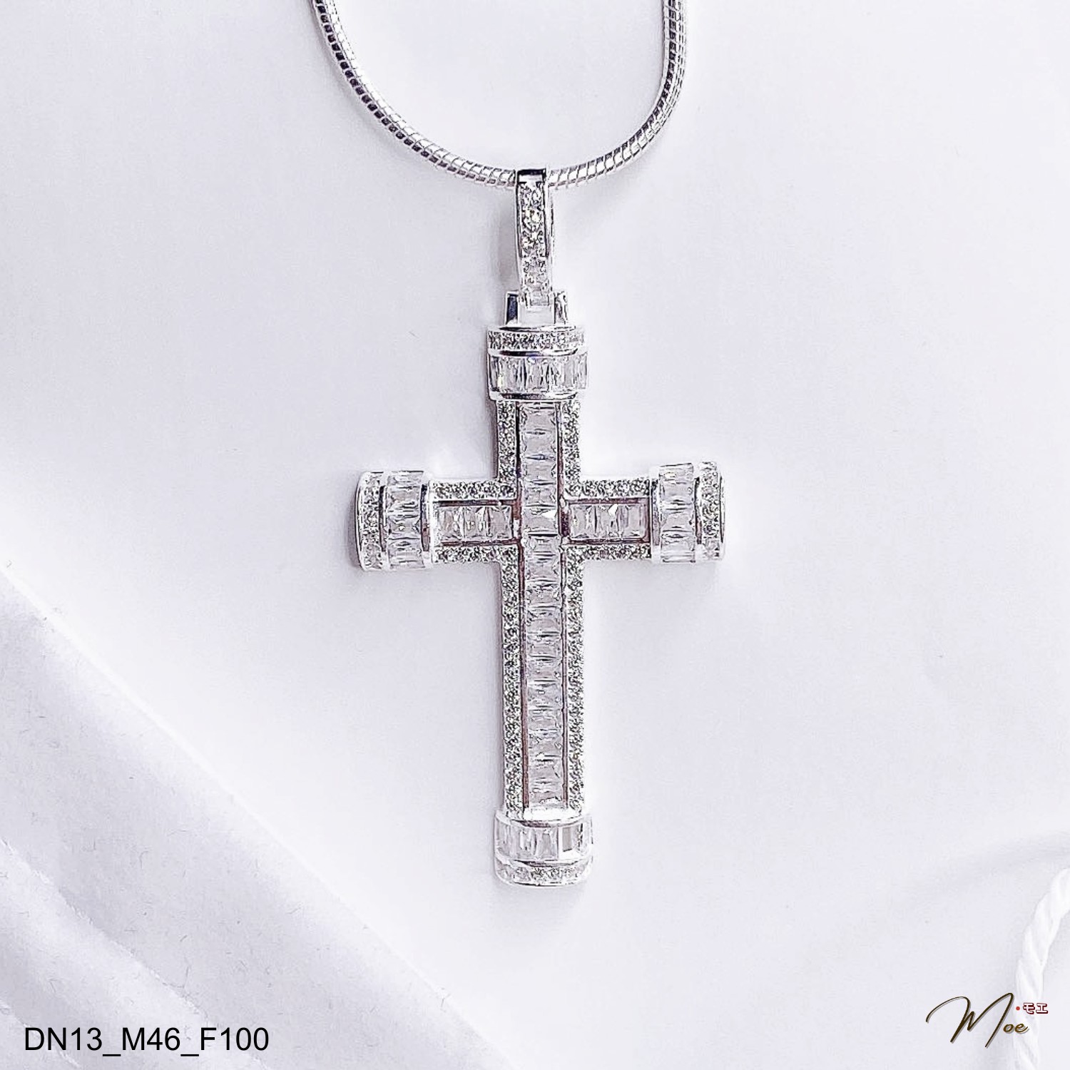 MN36 - Mặt dây chuyền nam thánh giá dáng đứng nạm đá Baguette