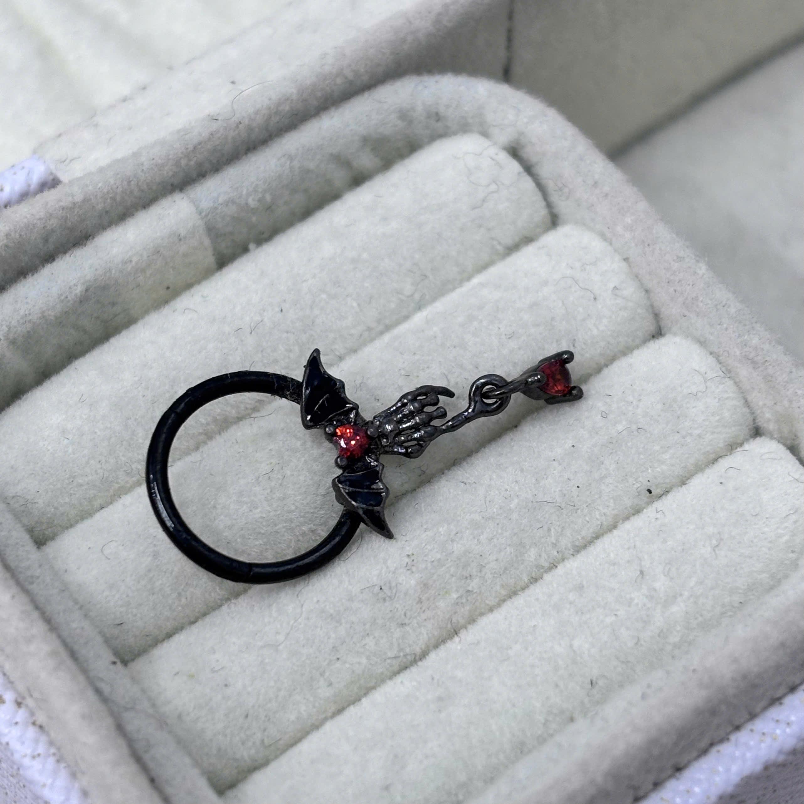 Daith dơi đen rơi đá đỏ_thumbnail_1