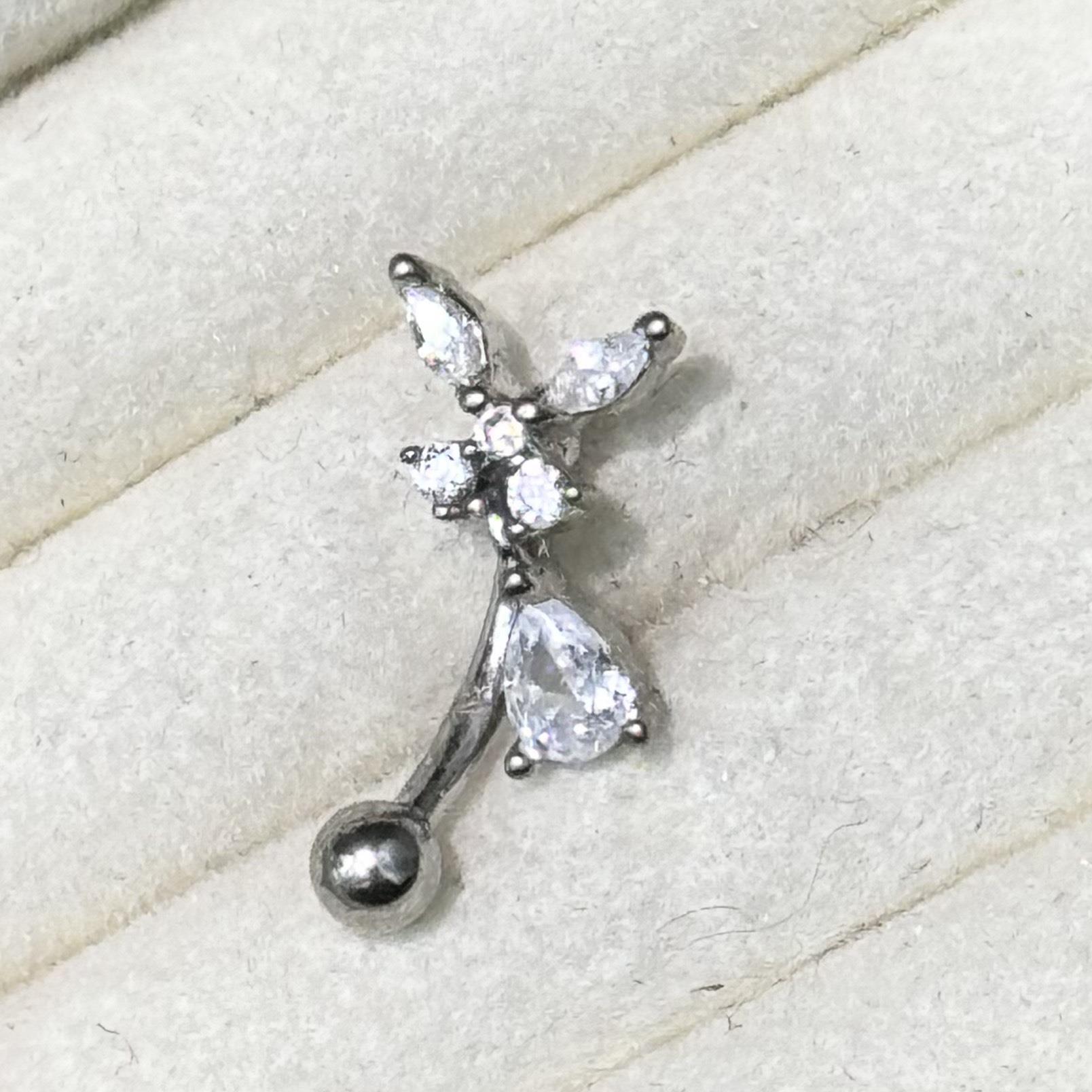 Khuyên banana kiểu bạc con bướm hạt rơi._thumbnail_1