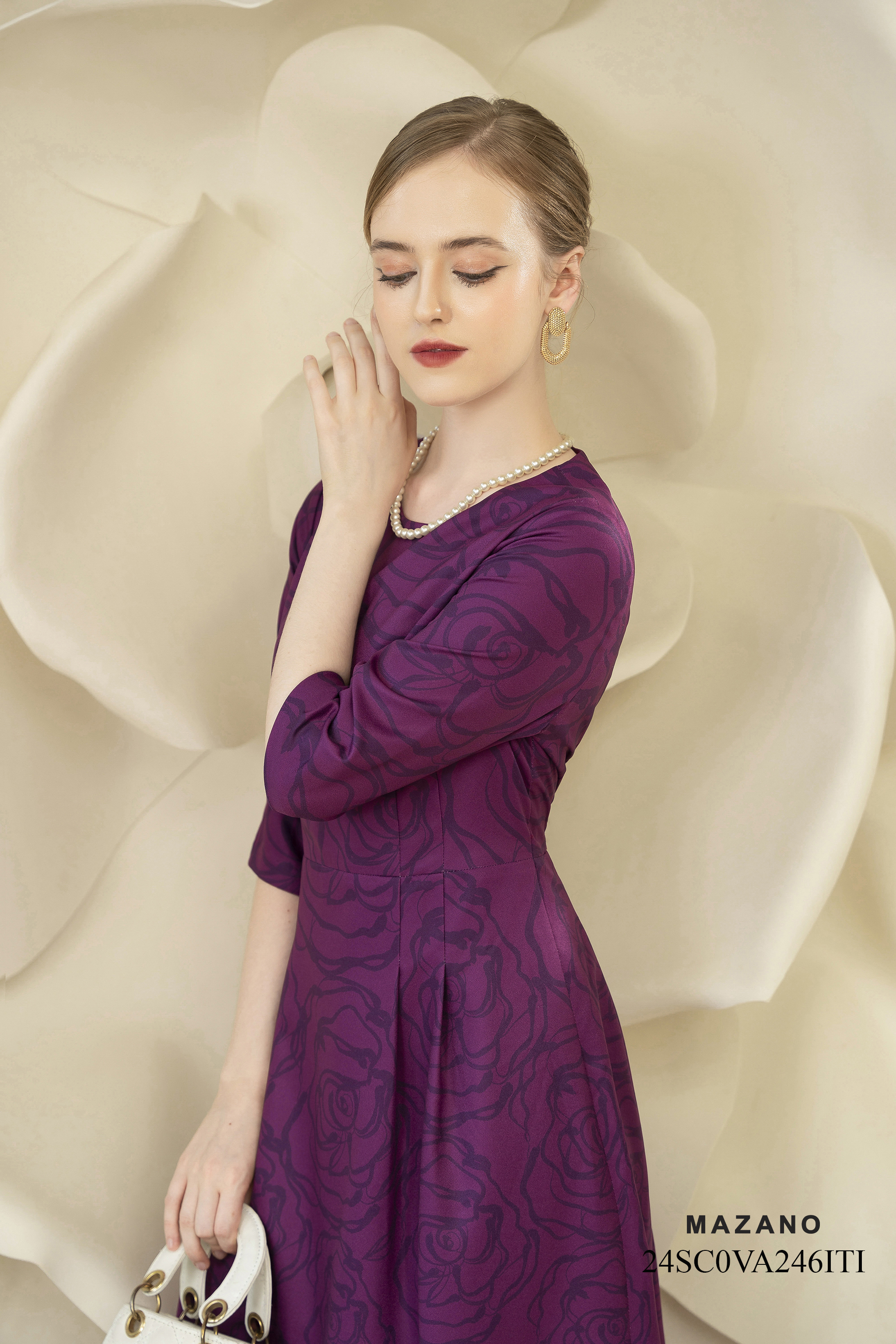 Váy Đầm Ôm Vải lụa dày Hoạ tiết hoa hồng cách điệu Cổ tròn Tay lỡ Dài qua bắp chân_thumbnail_5