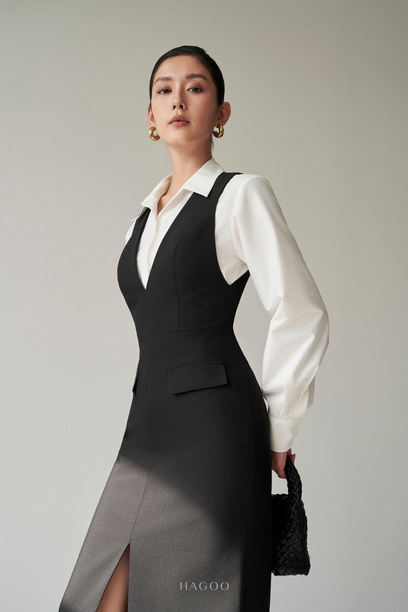 Váy cổ V xẻ sâu HAGOO_thumbnail_1