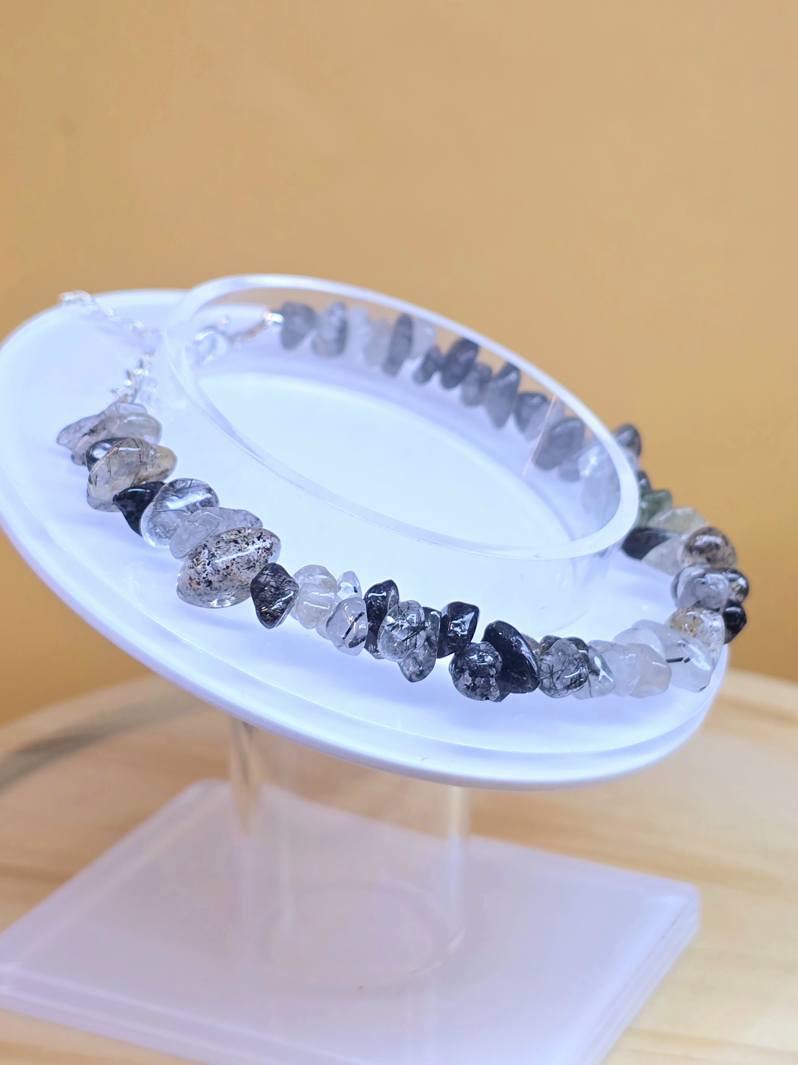 Vòng Hạt Chips Thạch Anh Tóc Đen Với Móc Khóa Hợp Kim Không Rỉ