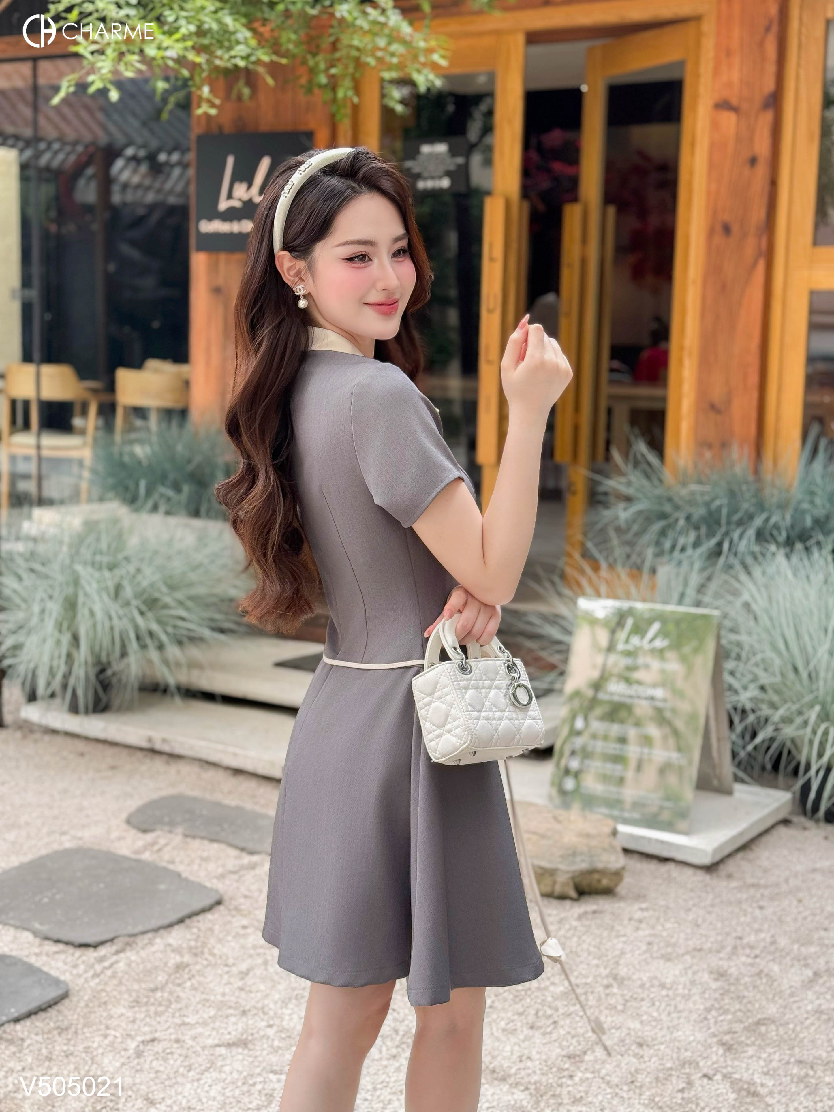 Váy cổ V kèm dây hoa_thumbnail_3