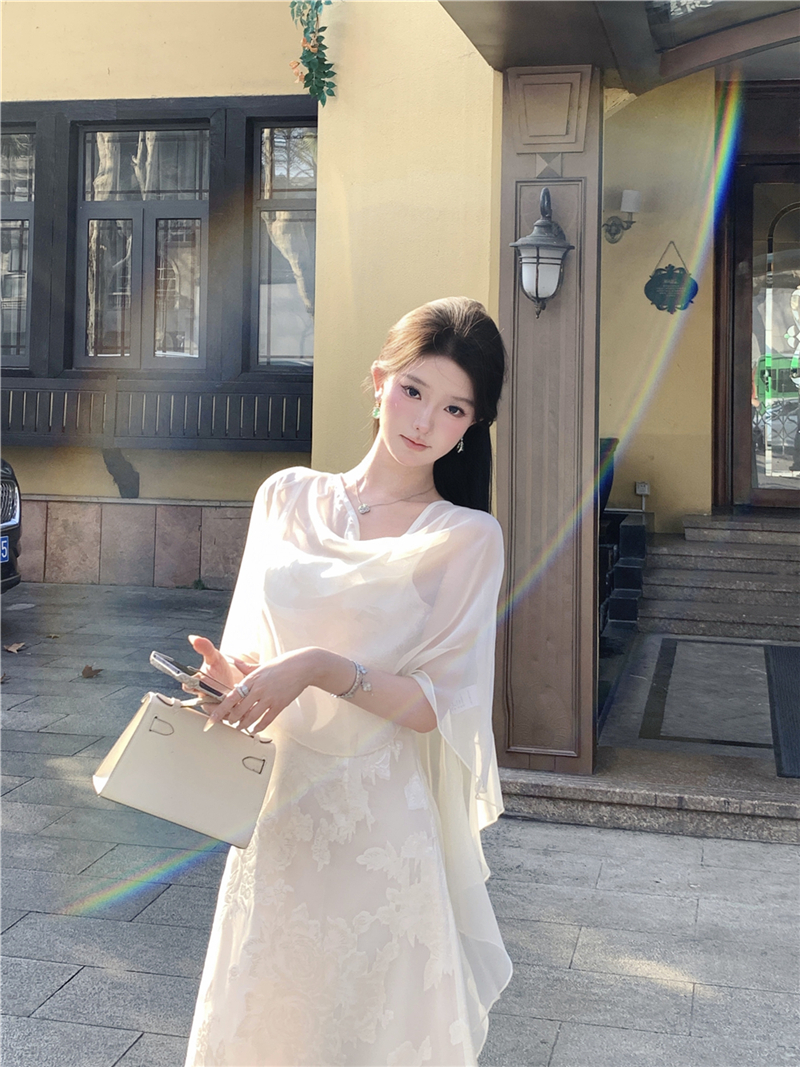 Váy Dài 2 Lớp Lụa Hoa Tiết – Set Cardigan Dây Thanh Lịch