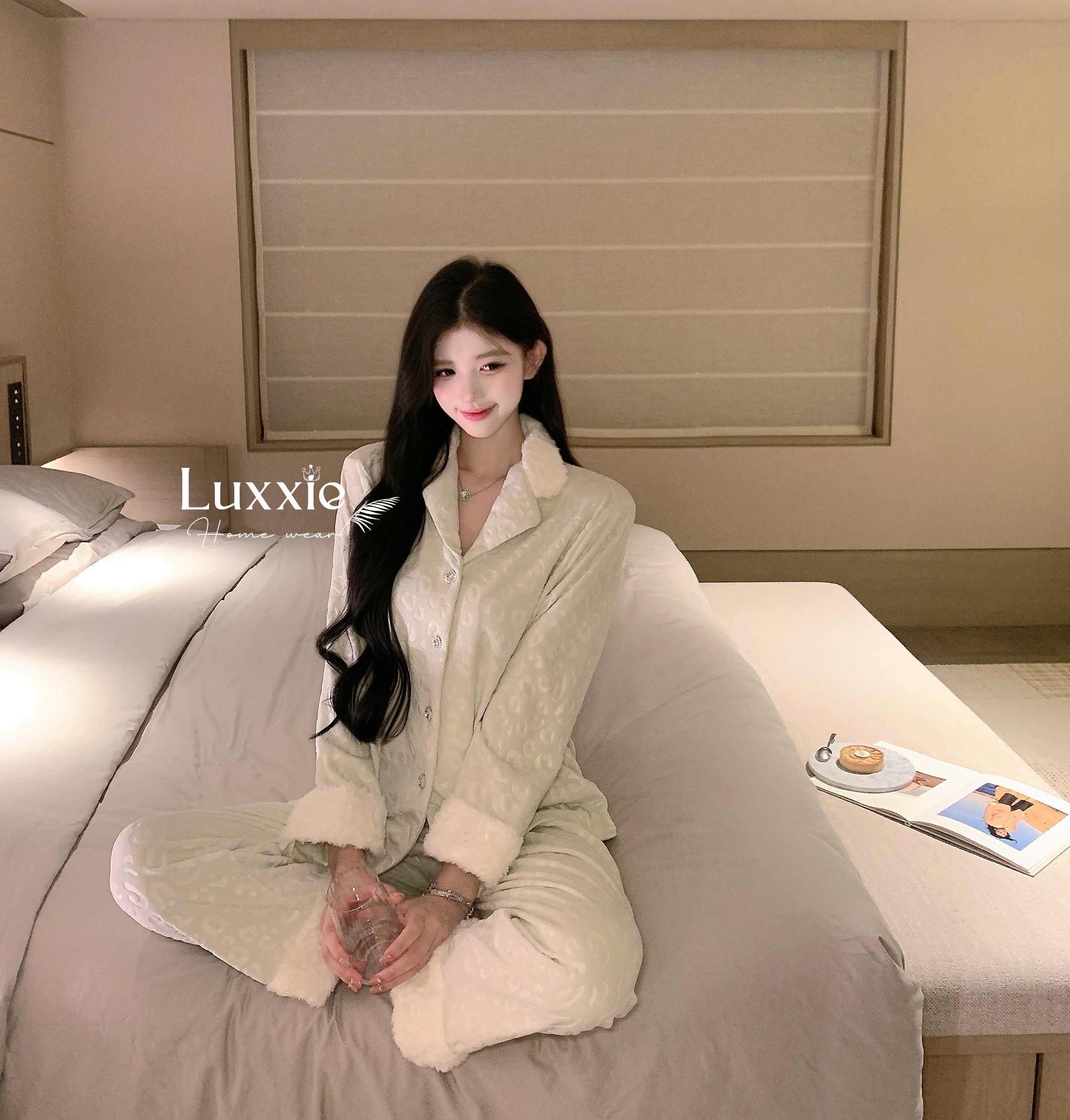 NHUNG33 Bộ ngủ nhung đảo da báo viền lông_thumbnail_1