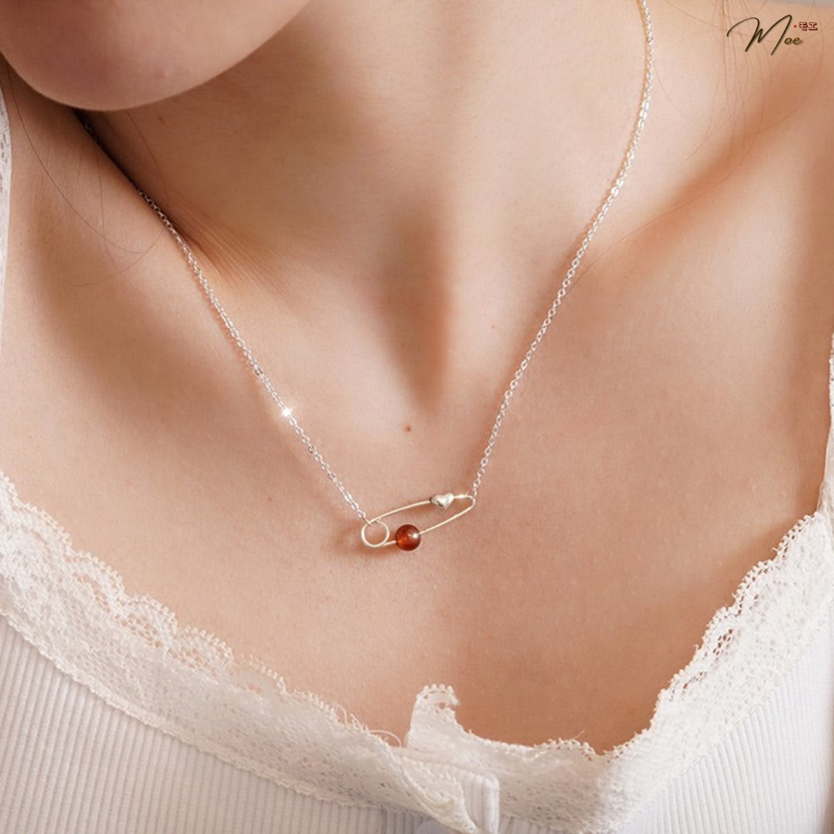 D271 - Dây chuyền safetypin xỏ đá tự nhiên (có nơ/không nơ)_thumbnail_3