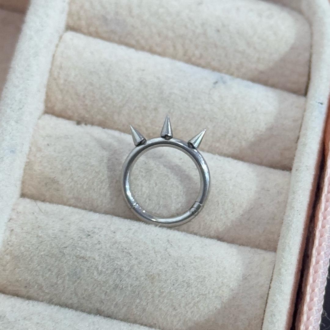 Bật khớp 3 đinh nhọn.