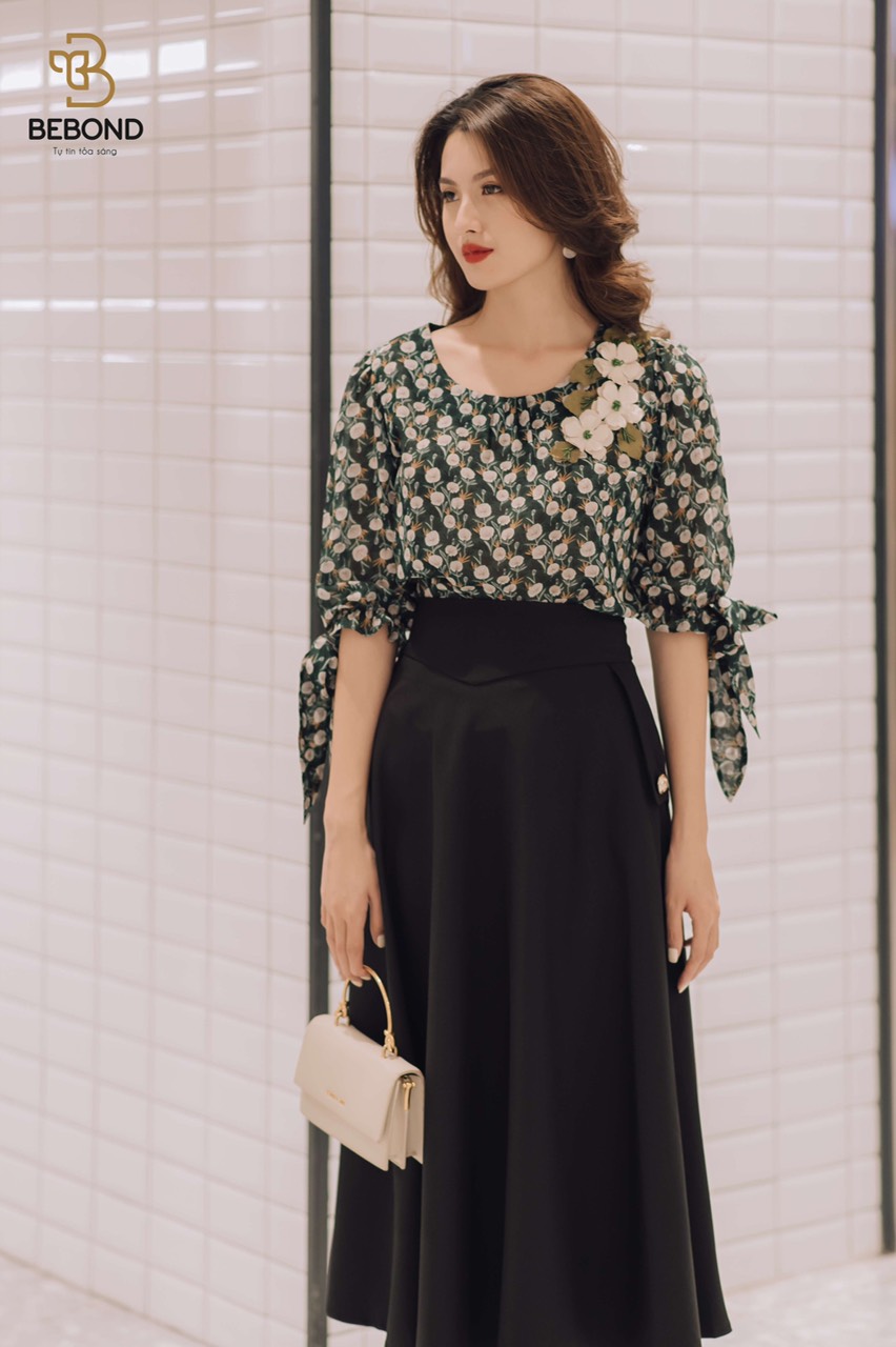 Áo voan hoa xanh nơ tay hoa đính ngực - Jessica Top