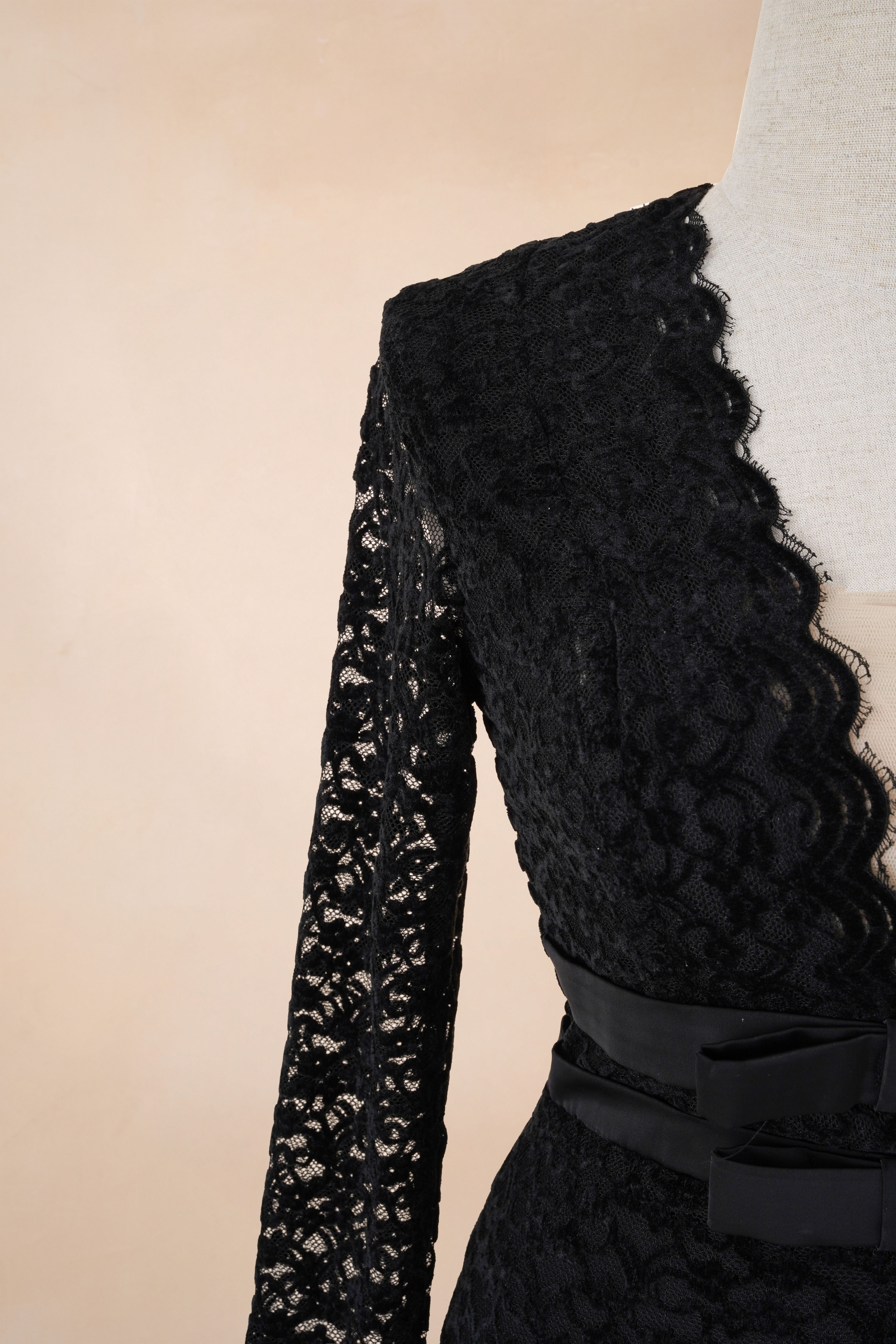 Đầm Bút Chì Cổ V Nơ Eo Lưới Ngực_thumbnail_6