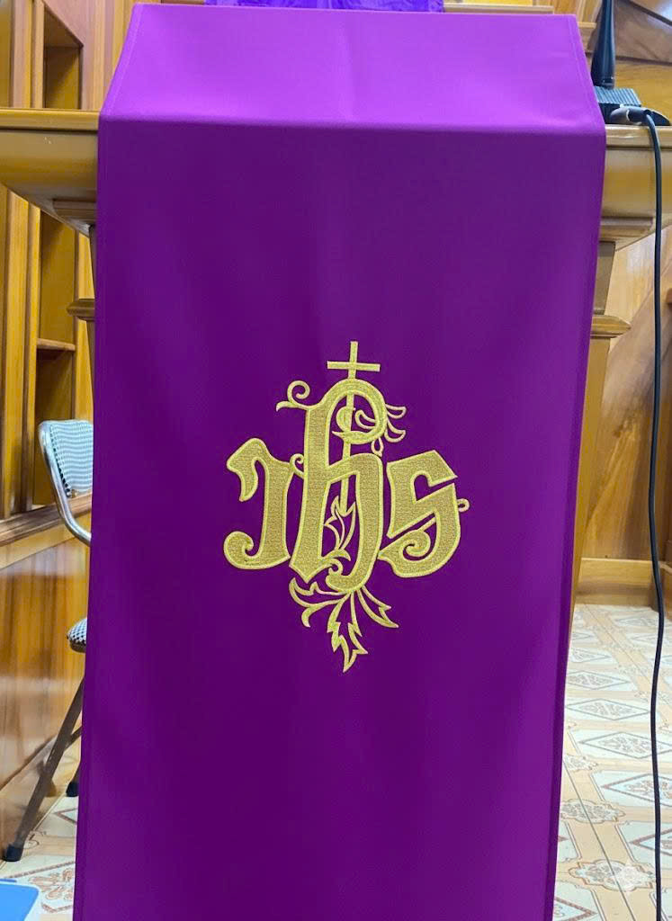 Khăn chải bục màu tím - Phục vụ thánh lễ - Phẩm phục