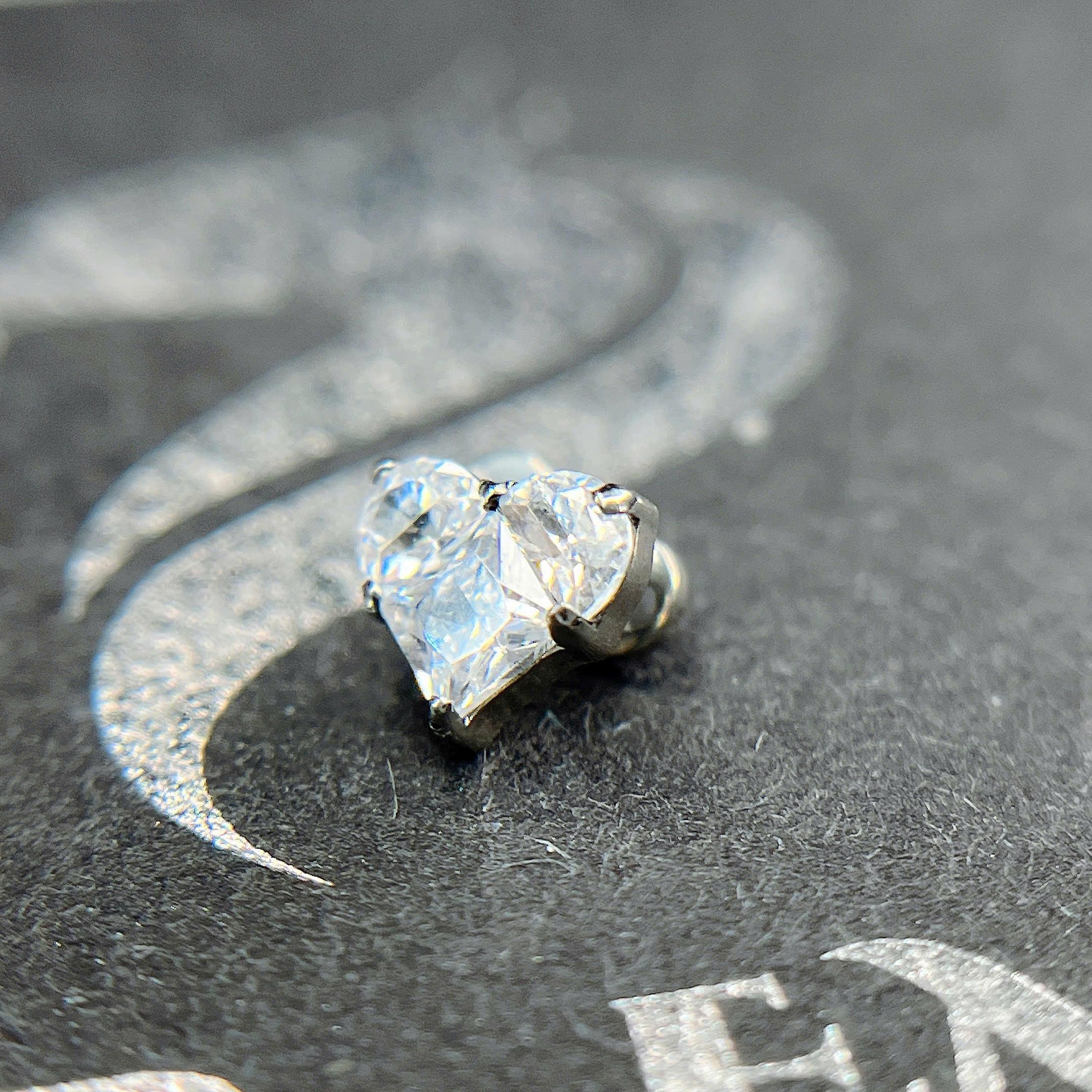 Khuyên cấy titan trái tim_thumbnail_2