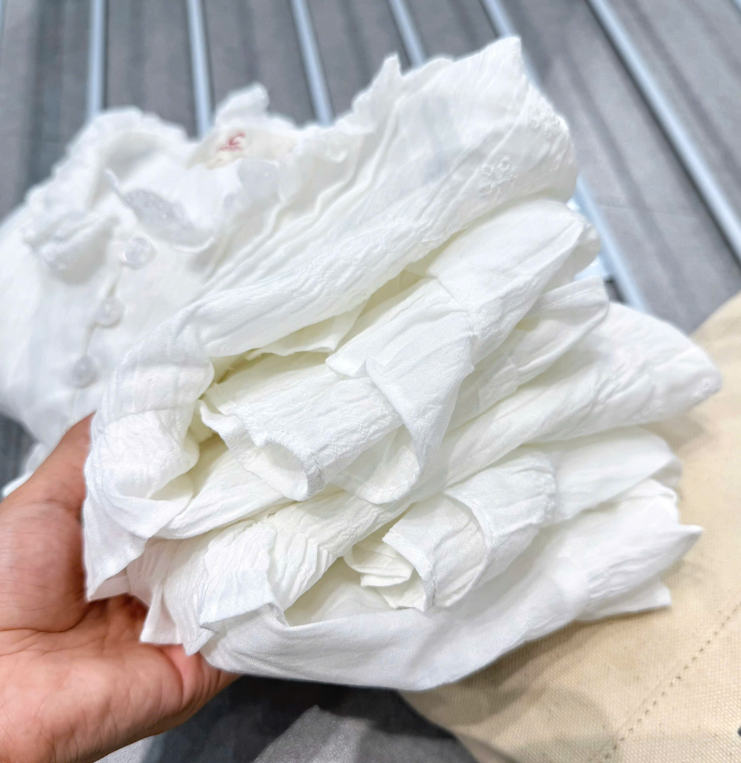 U80 ÁO THÊU HOA TRẮNG_thumbnail_2