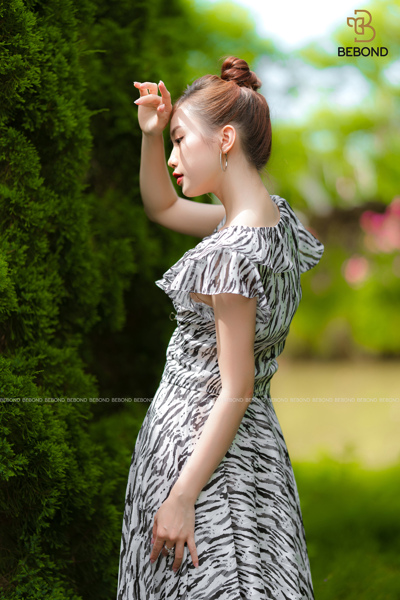 SET BỘ ÁO CỔ BÈO - CHÂN VÁY HOẠ TIẾT NGỰA VẰN ĐEN KATE_thumbnail_2