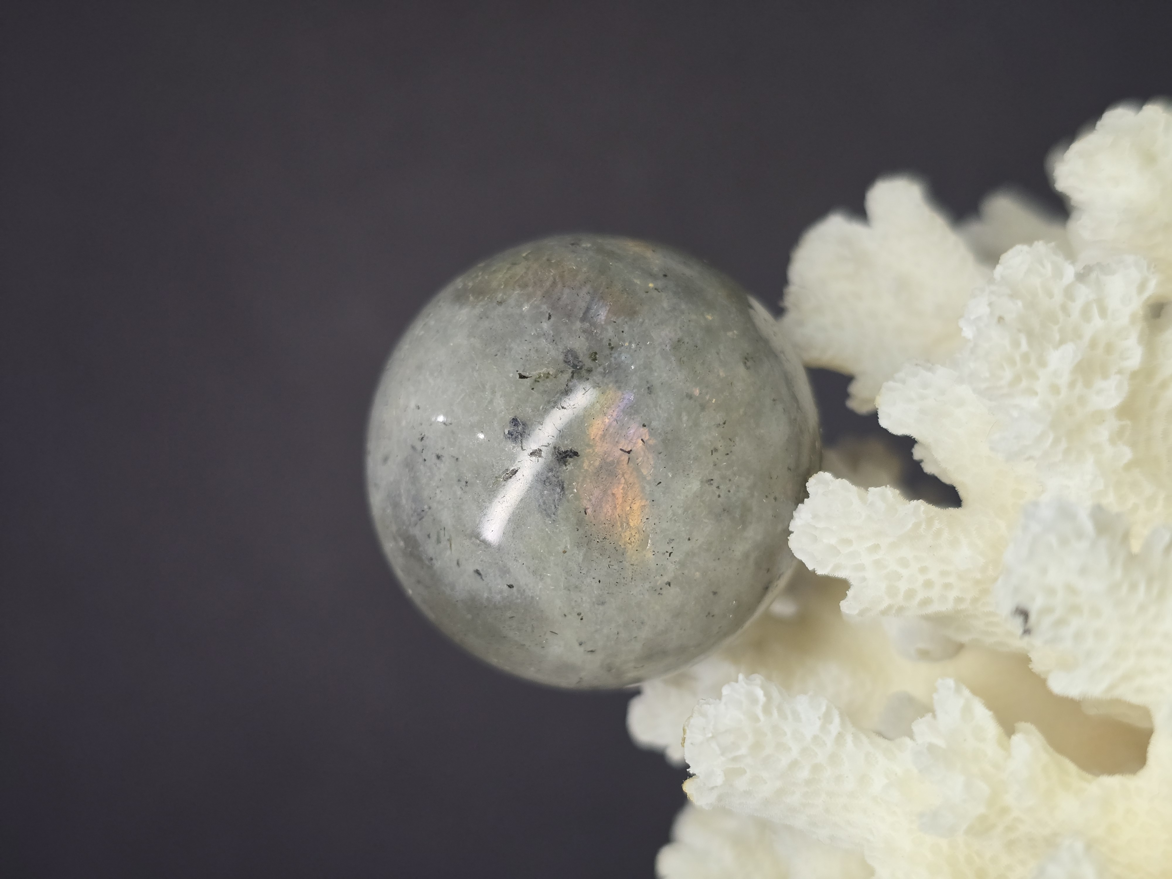 Bi Cầu Mini (<3CM) Labradorite / Đá Xà Cừ / Hắc Nguyệt Quang (tặng kèm đế thủy tinh)_thumbnail_2