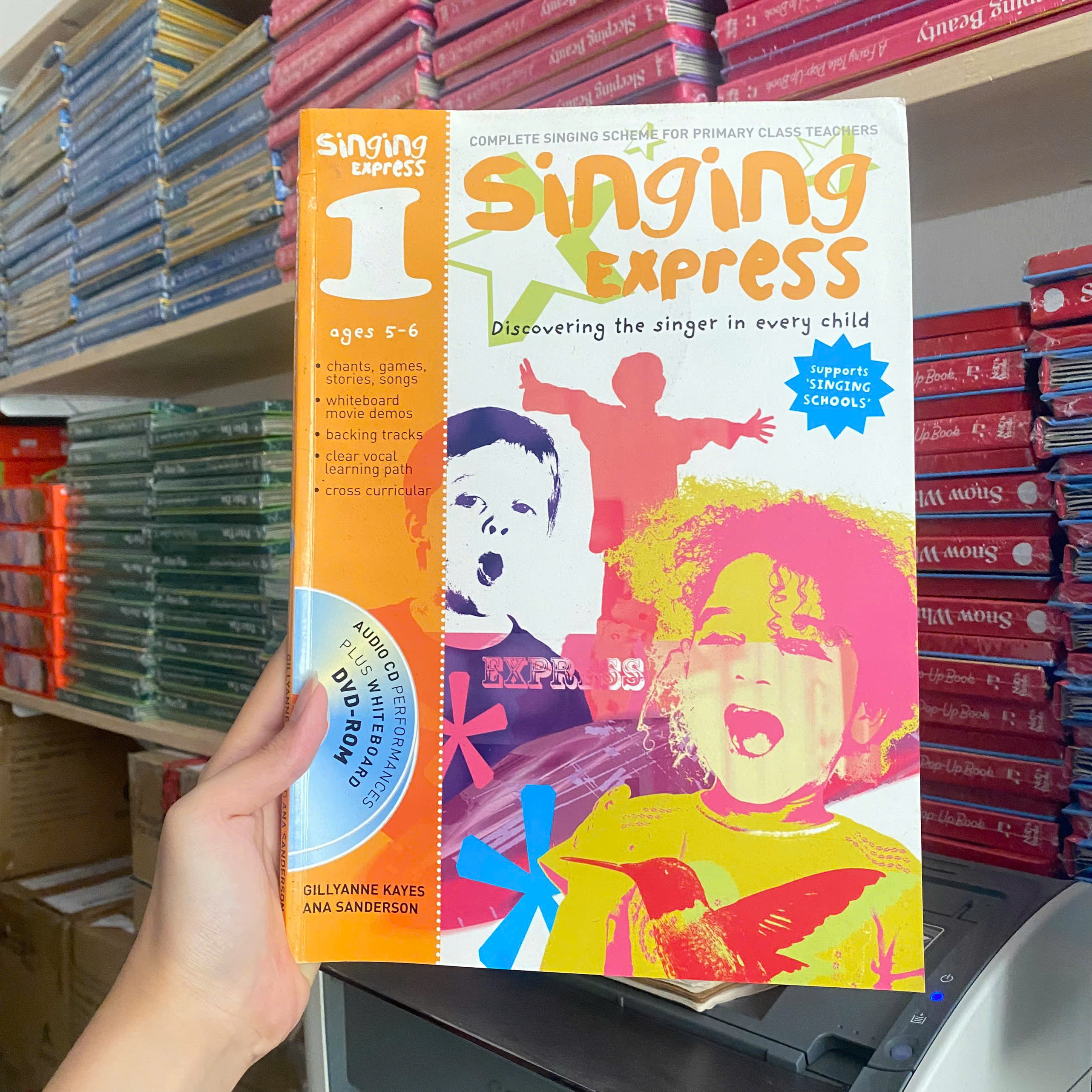 Sách trưng bày Singing express - dọc_thumbnail_0