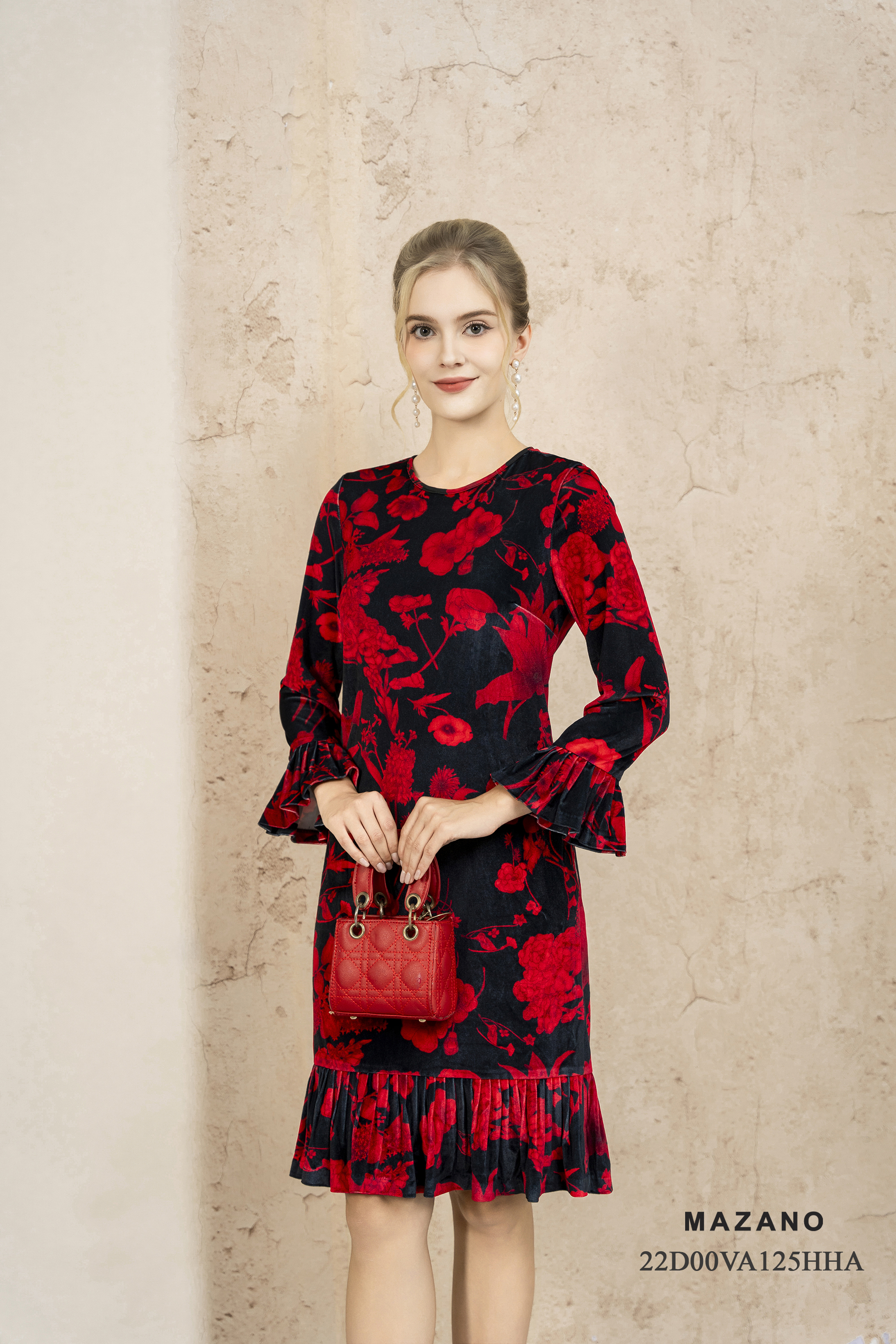 Đầm suông họa tiết hoa đỏ phối dập ly