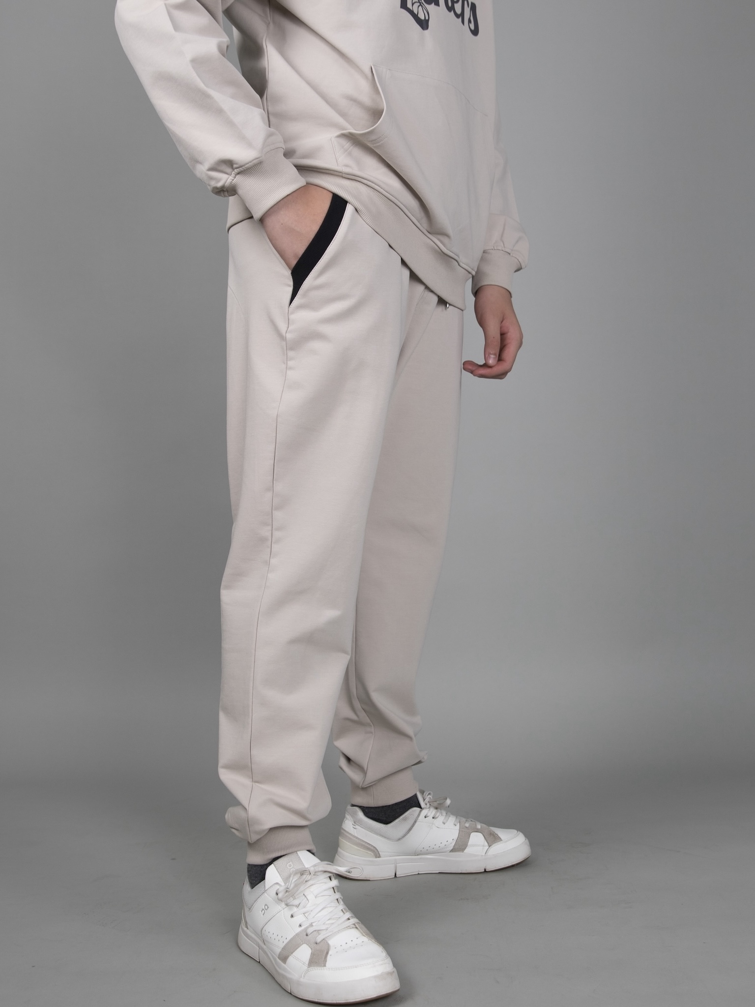 Quần nỉ màu be phối miệng túi đen_thumbnail_1