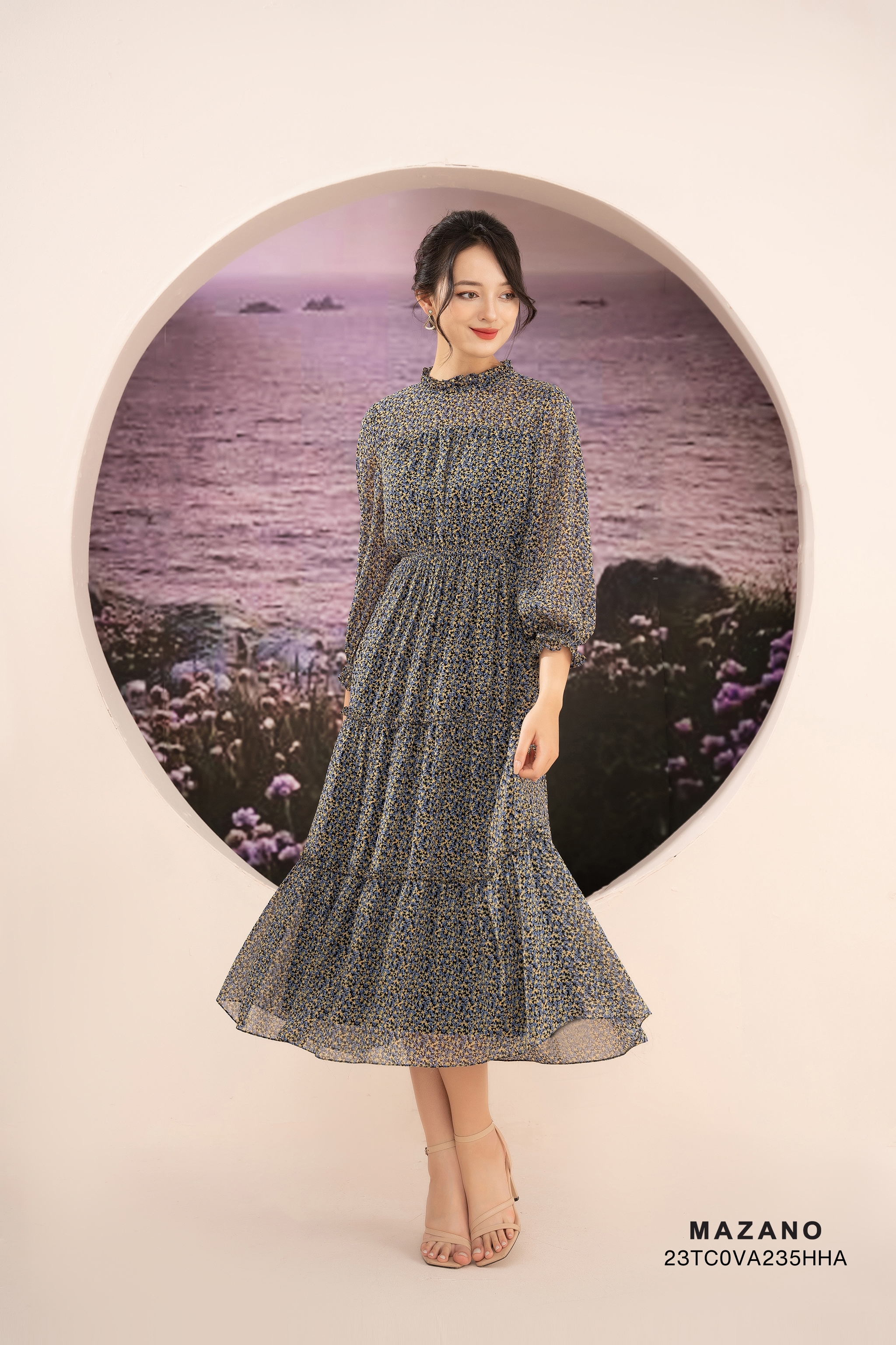 Đầm bùng eo chân xòe tầng