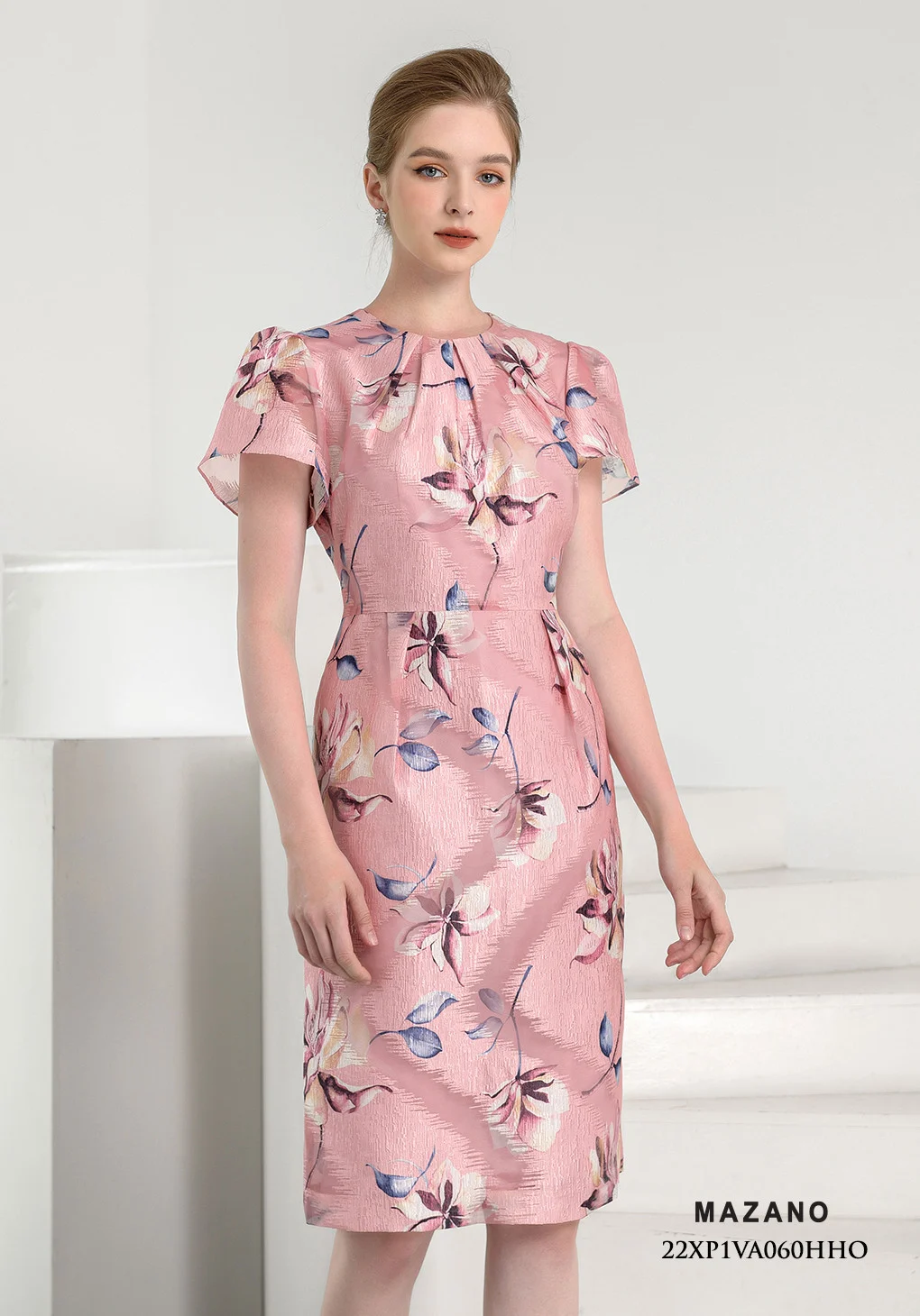 Đầm dự tiệc hồng họa tiết xếp ly cổ tay bồng