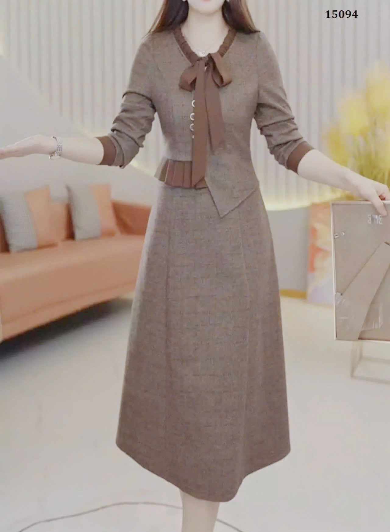15094-Đầm A vạt lệch cách  điệu cổ kết nơ (linen sọc, giãn nhẹ)_thumbnail_2