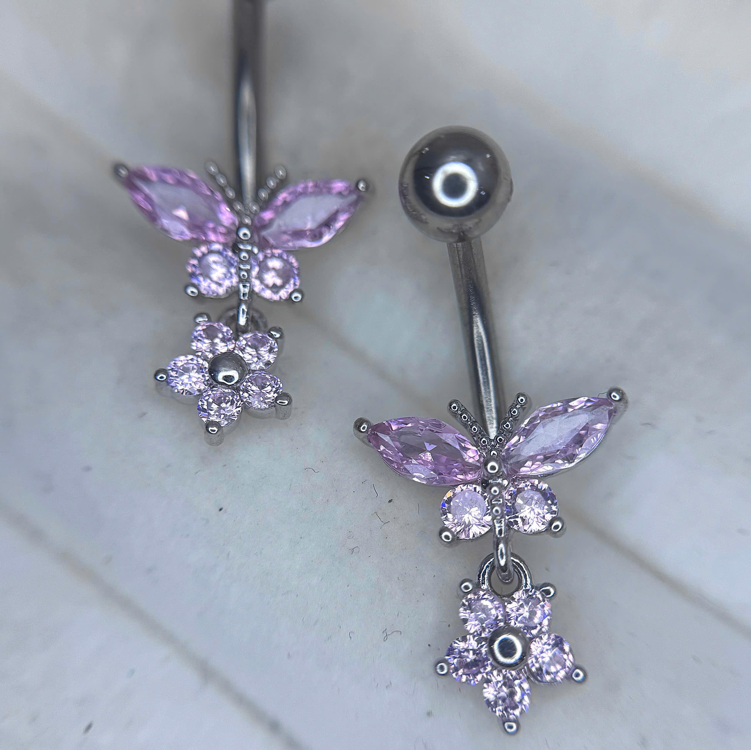 Rốn bướm rơi hoa hồng