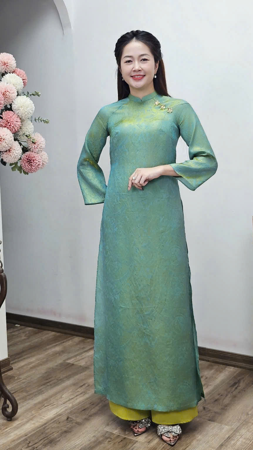 CT329 áo dài cách Tân cổ 2p tay loe dài tơ óng xanh_thumbnail_3