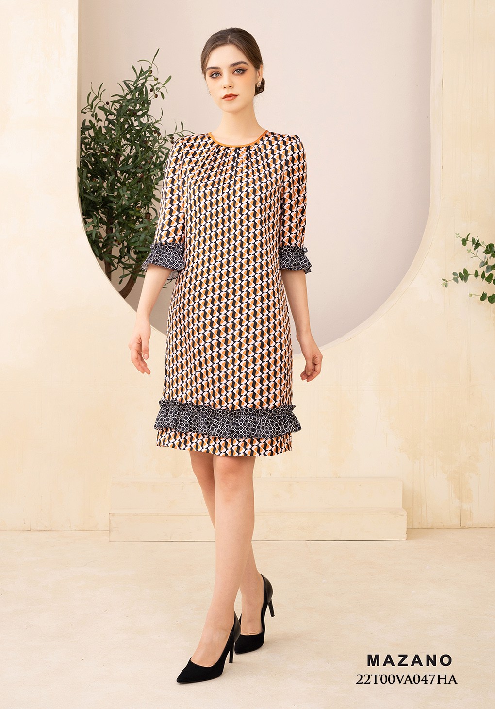 Đầm suông họa tiết bèo gấu trang trí