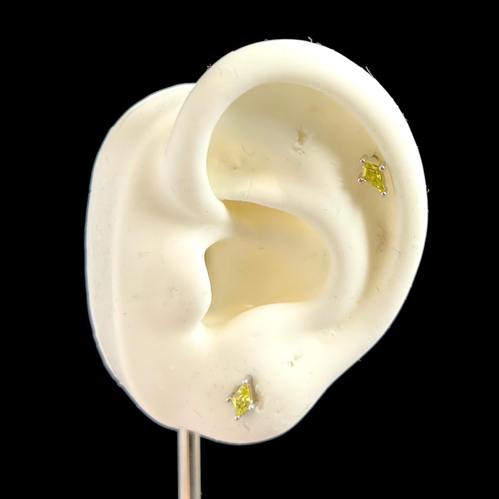 Khuyên kiểu đá hình thoi vàng bi vặn_thumbnail_2