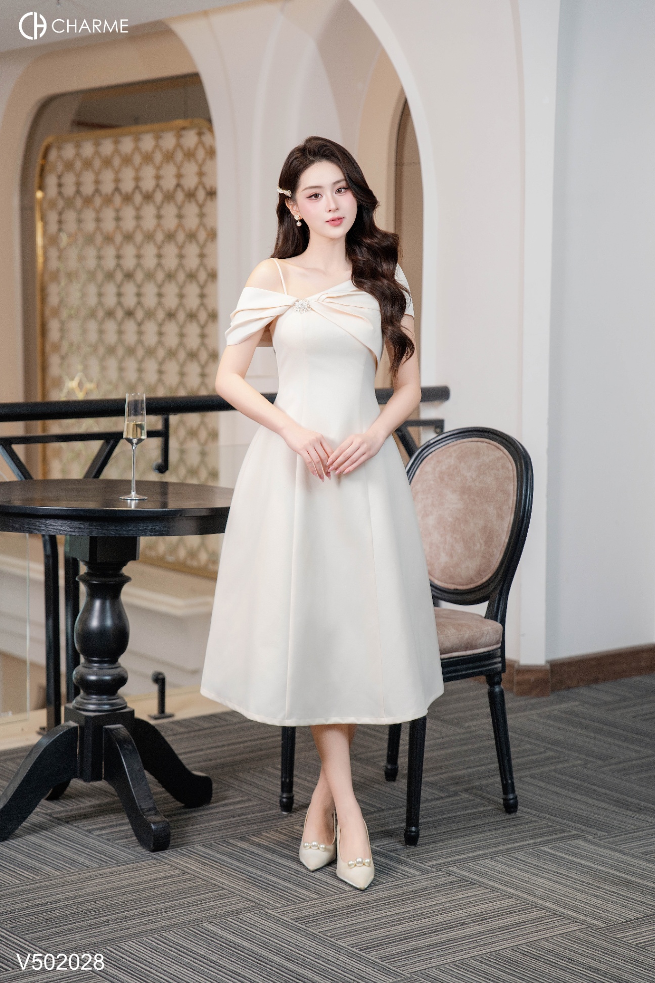 Váy hai dây trễ vai nơ lệch