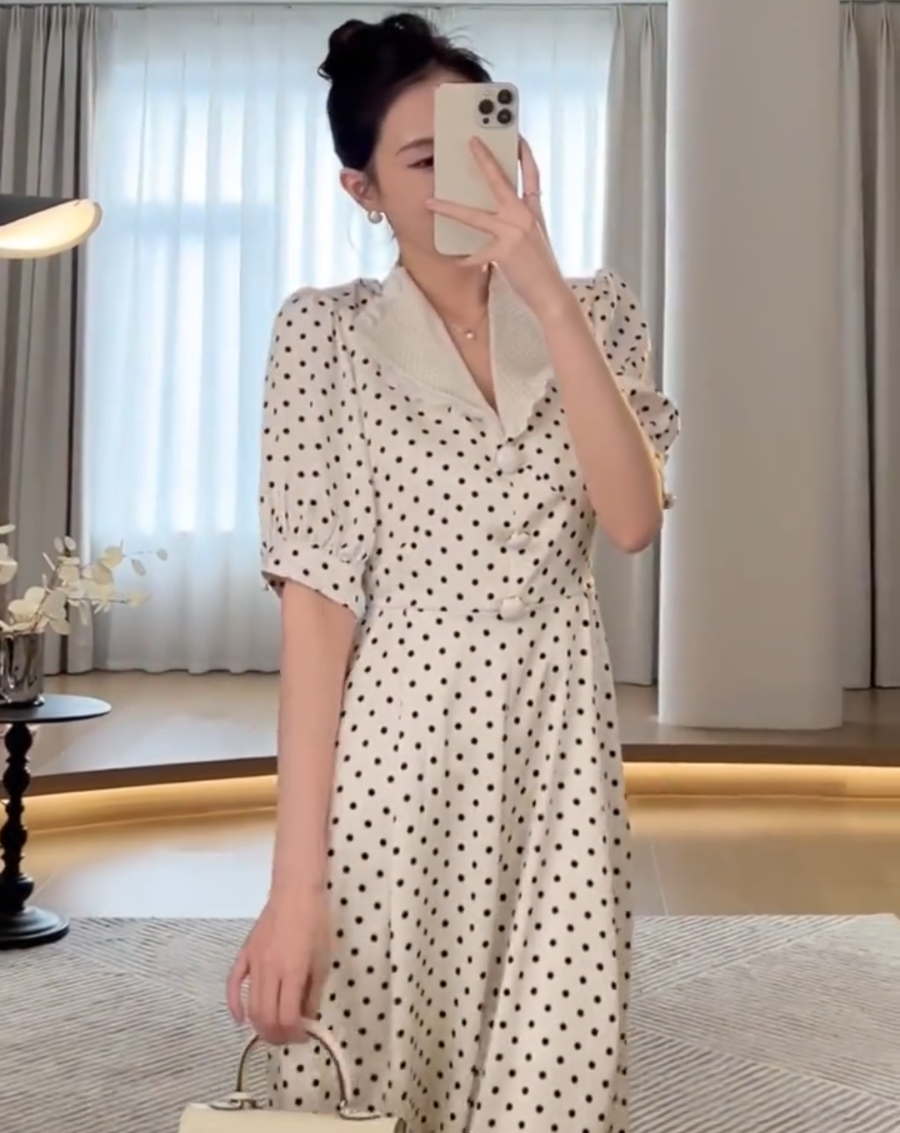 Jumpsuit ống rộng chấm bi tay bồng cổ sam_thumbnail_2