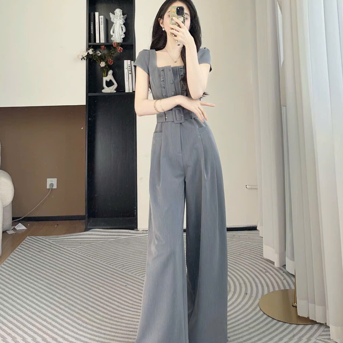 Jumpsuit dài ống rộng cổ U phối bèo