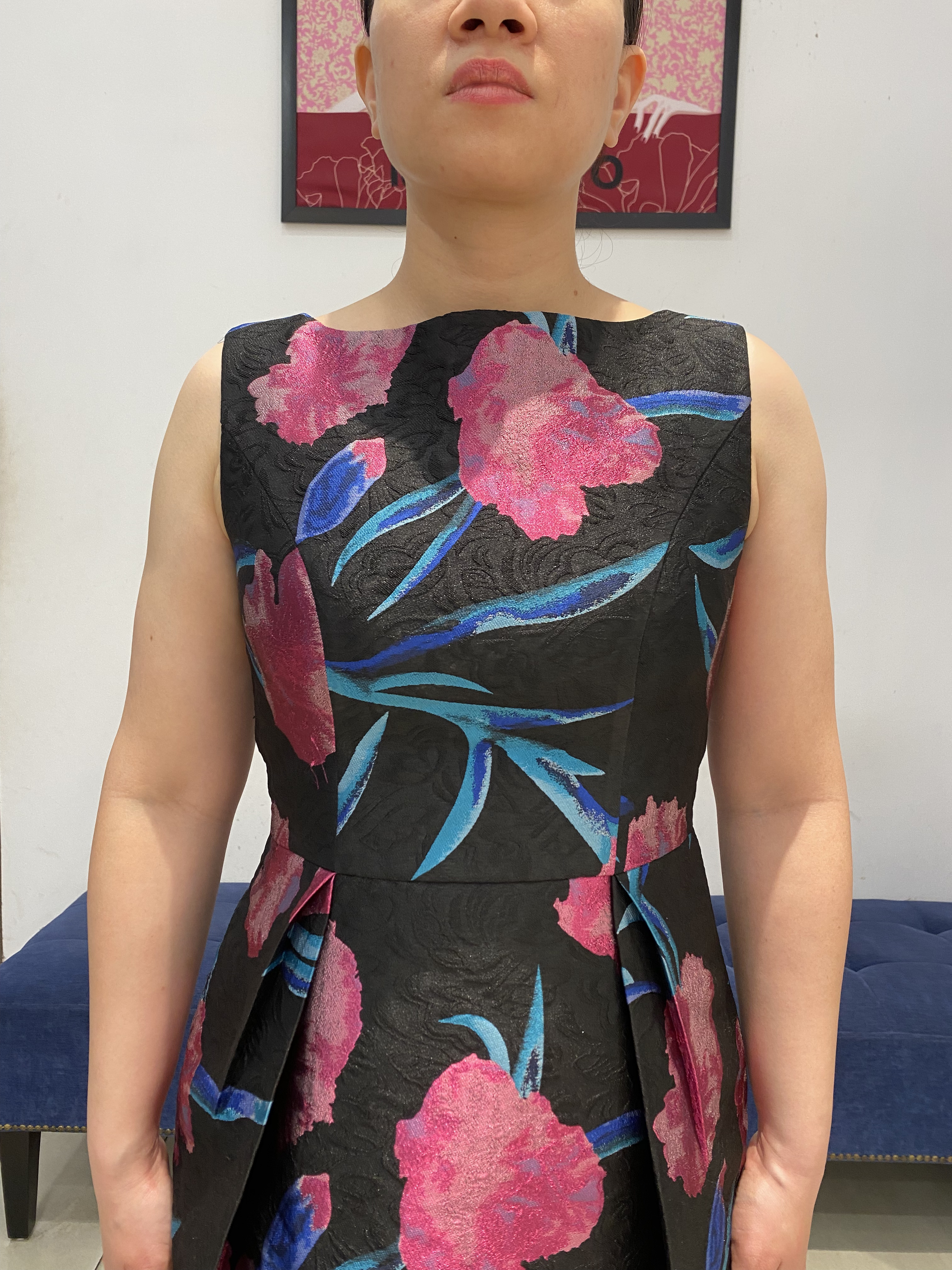 Đầm suông in hoa sát tay