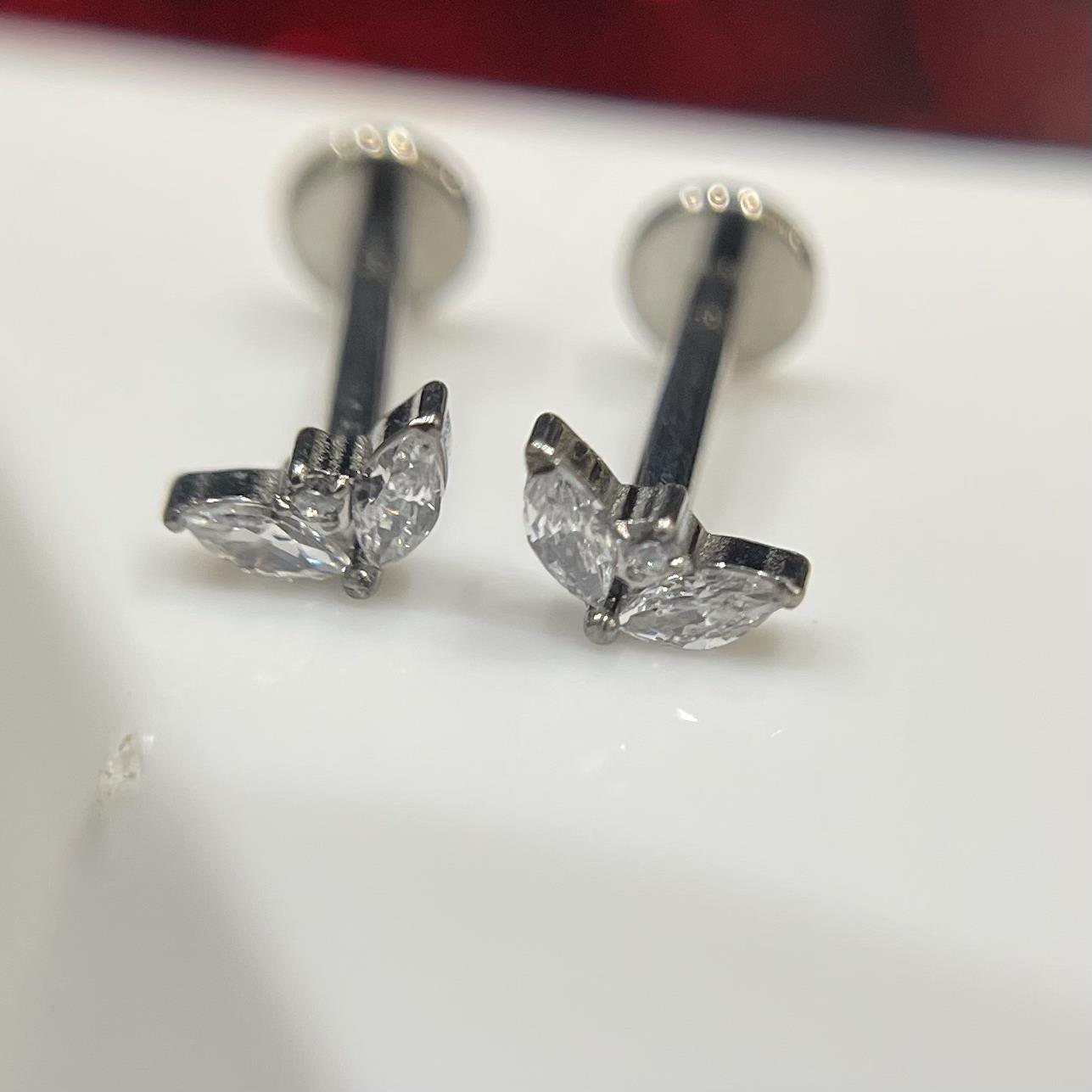 Khuyên kiểu titan 2 lá nhỏ