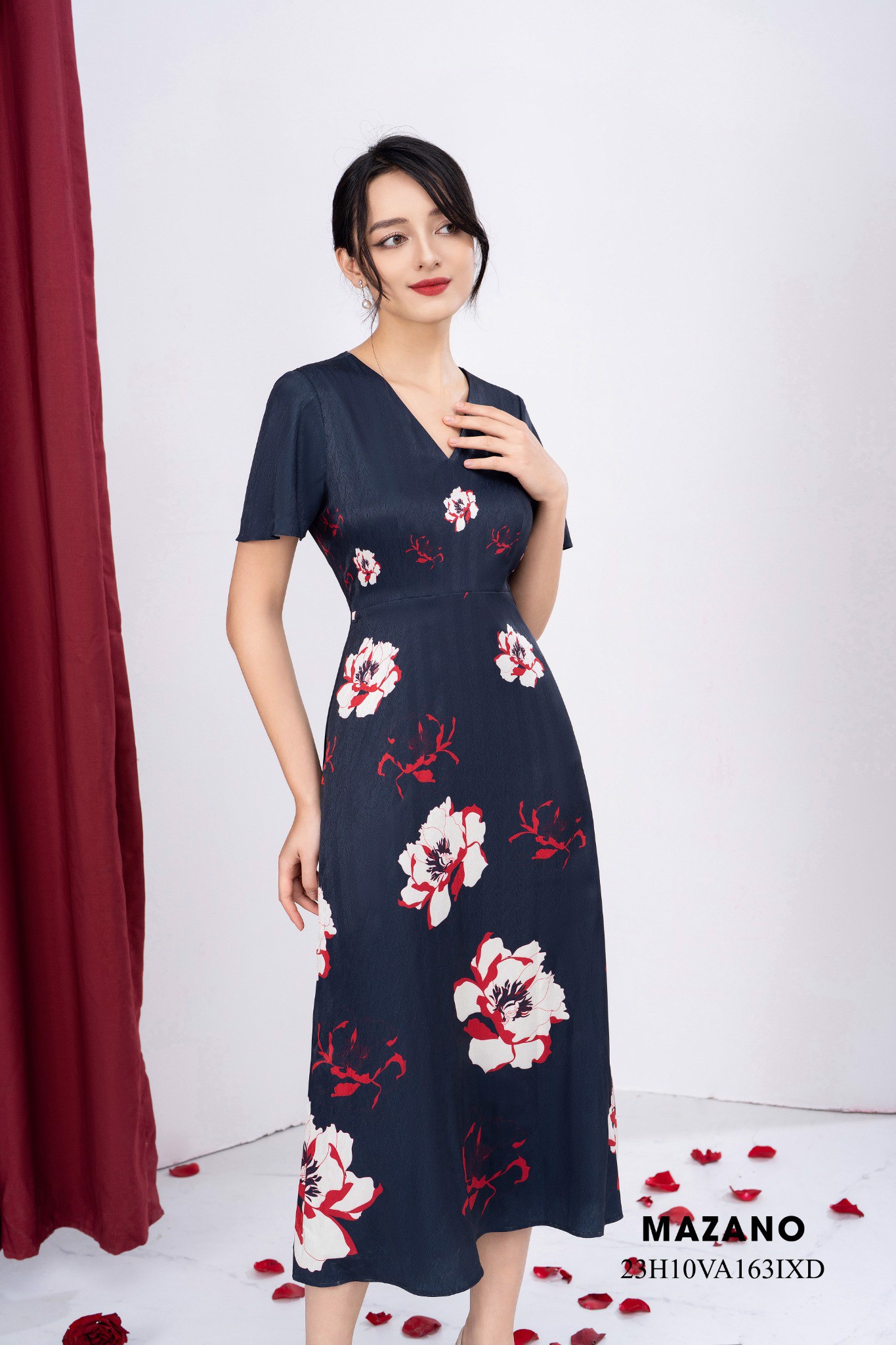 Đầm lụa xanh thẫm dáng xòe in hoa phù dung 23H10VA163IXD