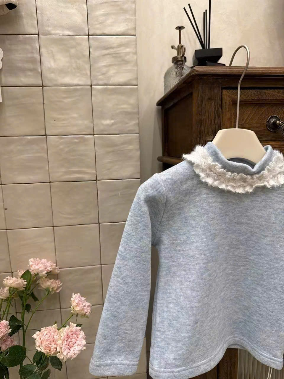 (G249) Áo nỉ lót bông cổ ren màu xanh_thumbnail_0