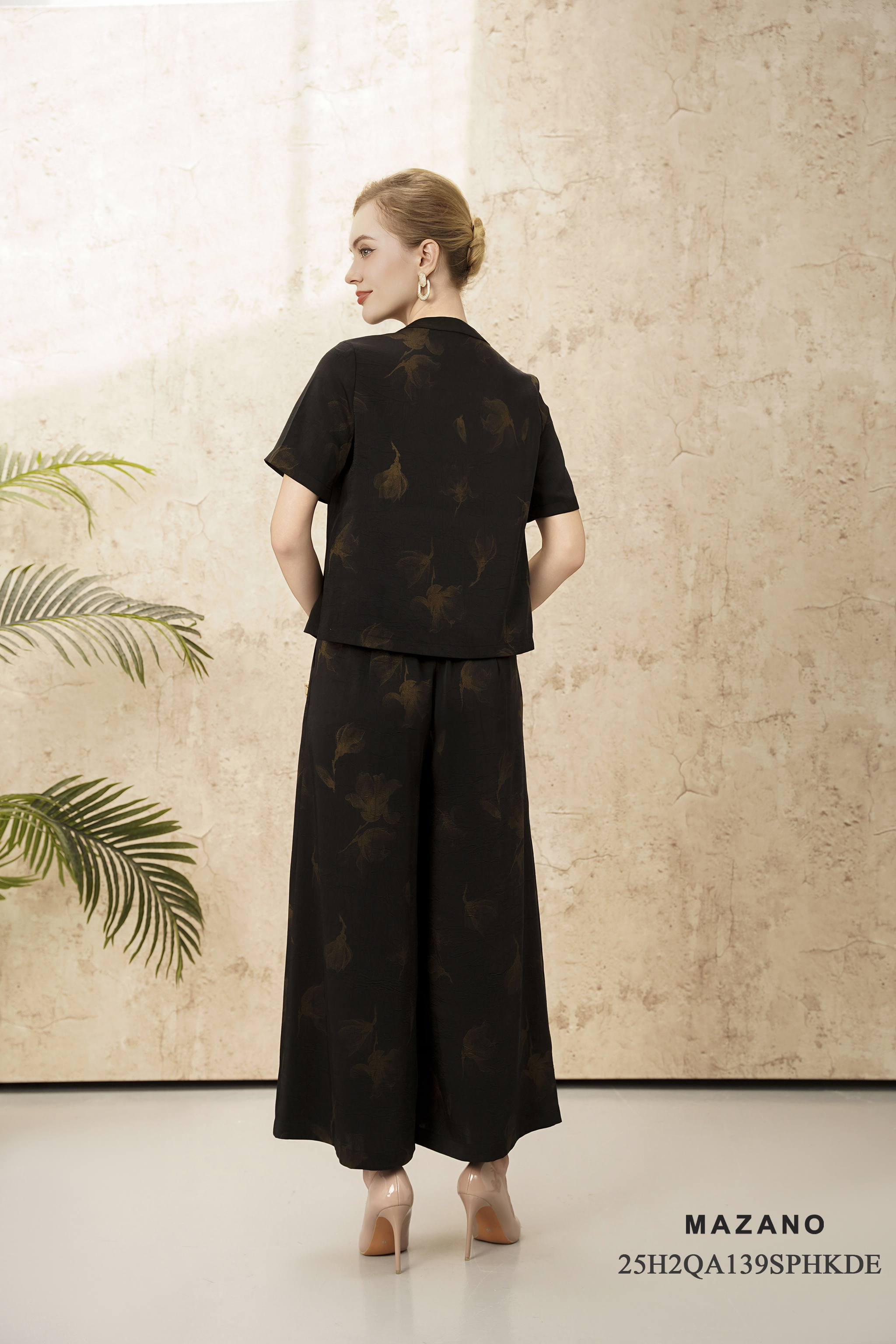 Bộ quần áo suông Vải Lụa Họa tiết cách điệu Cổ tàu nằm tay ngắn Dài áo qua eo,Dài quần đến mắt cá chân_thumbnail_4