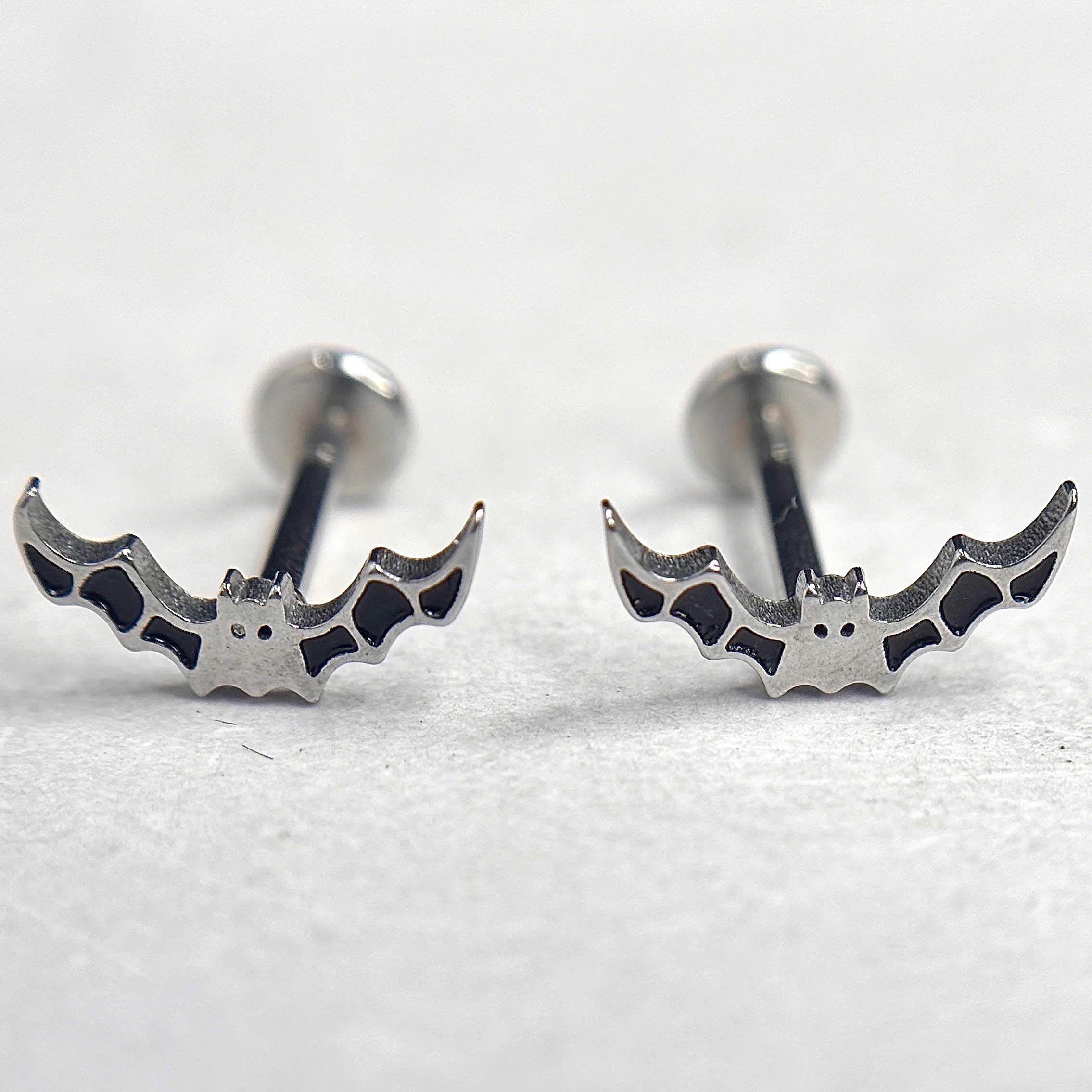 Khuyên kiểu con dơi cánh đen dẹt