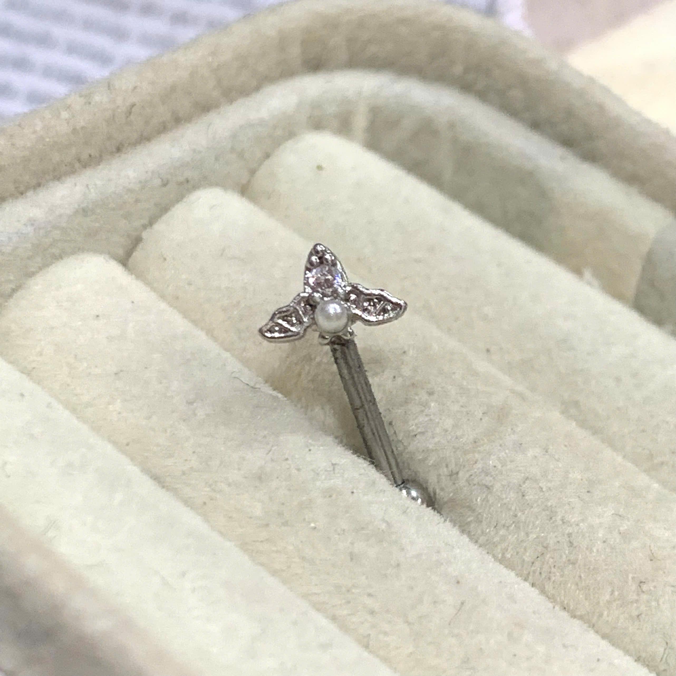 khuyên kiểu vertical con dơi nhỏ đính ngọc trai_thumbnail_1