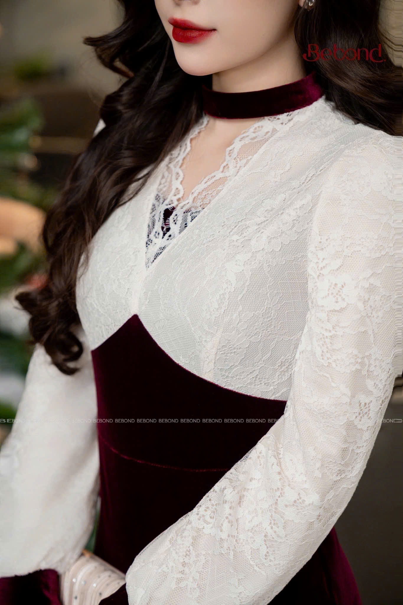 Đầm nhung kiểu phối ren ngực VELIN màu ĐỎ