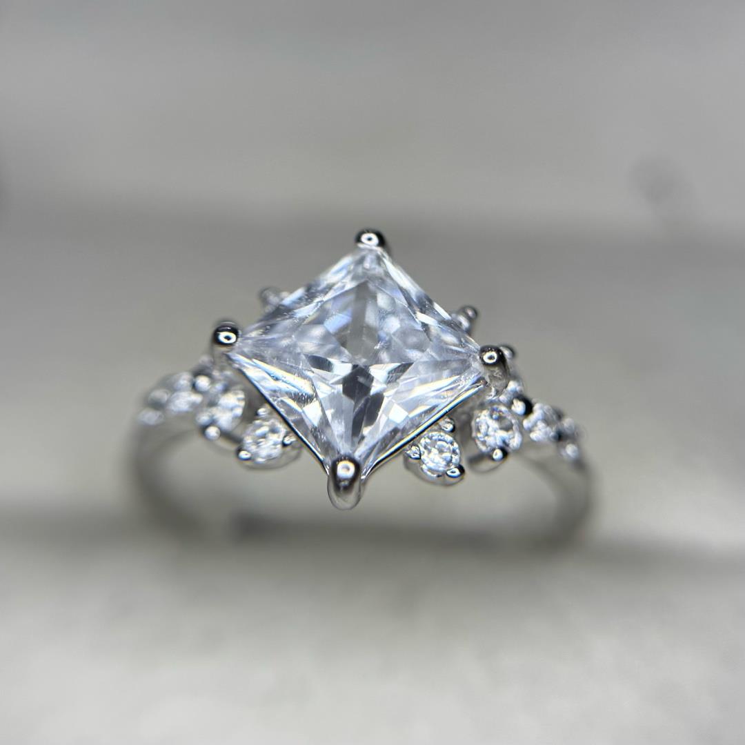 nhẫn bạc xi bạch kim đá hình thoi vuông size 7