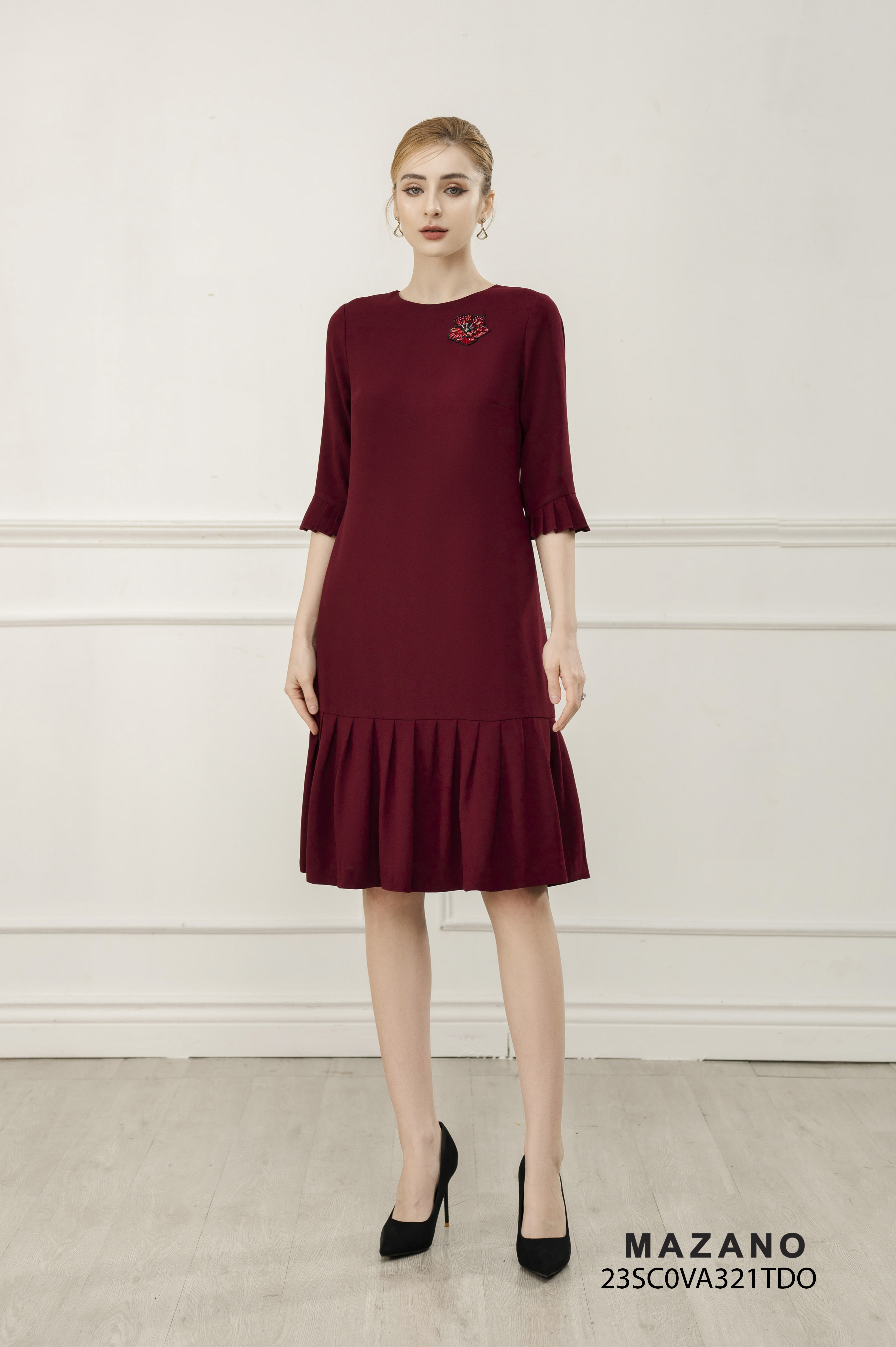 Đầm suông đỏ chân xếp cách điệu đính trang trí_thumbnail_3