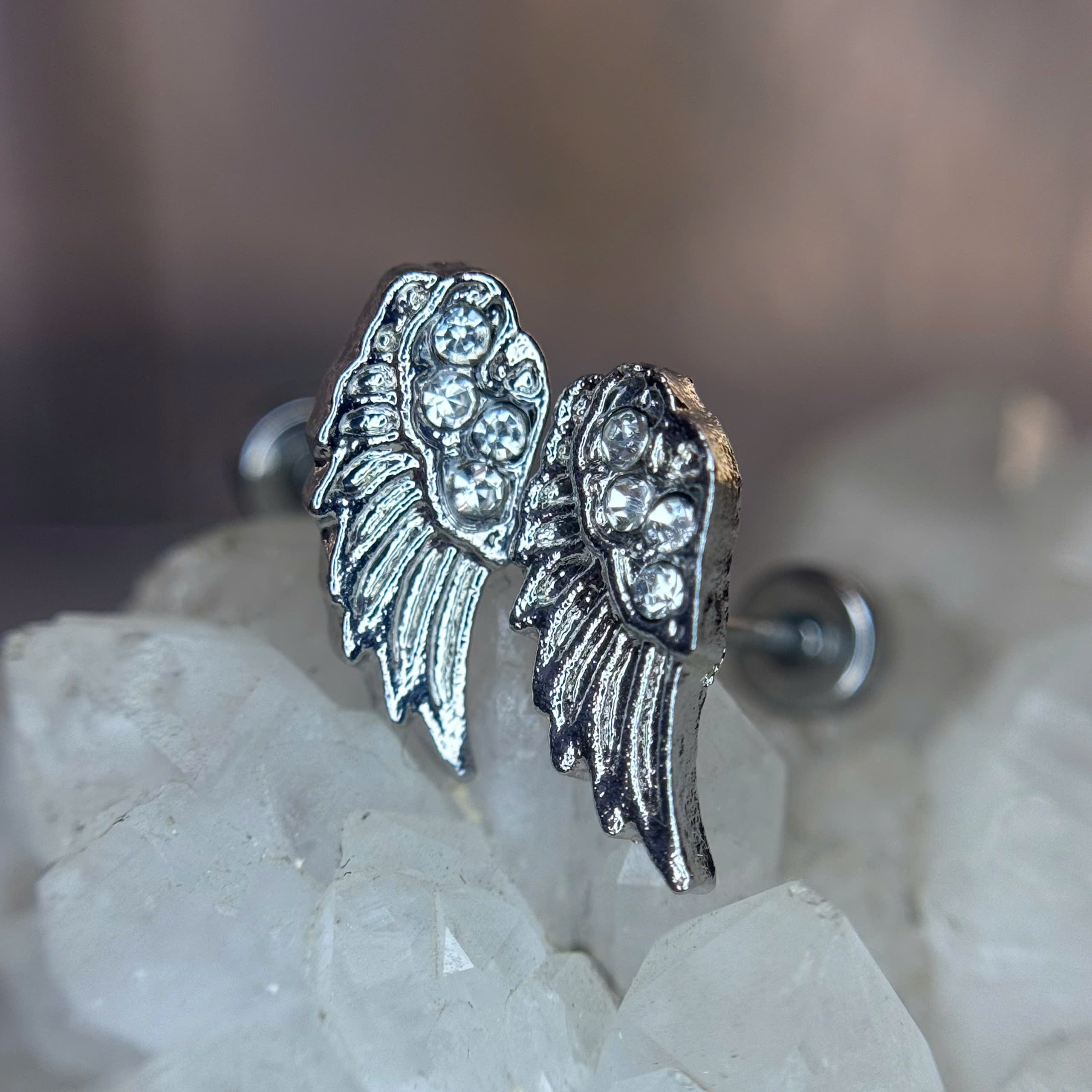 Khuyên kiểu cánh 5 đá bi tai trái