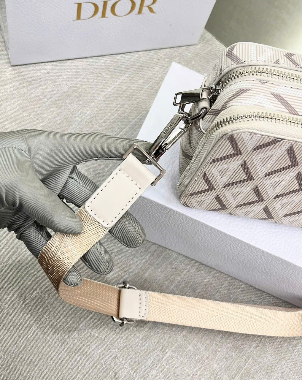 Túi đeo chéo dáng hộp chữ nhật trắng trám_thumbnail_5