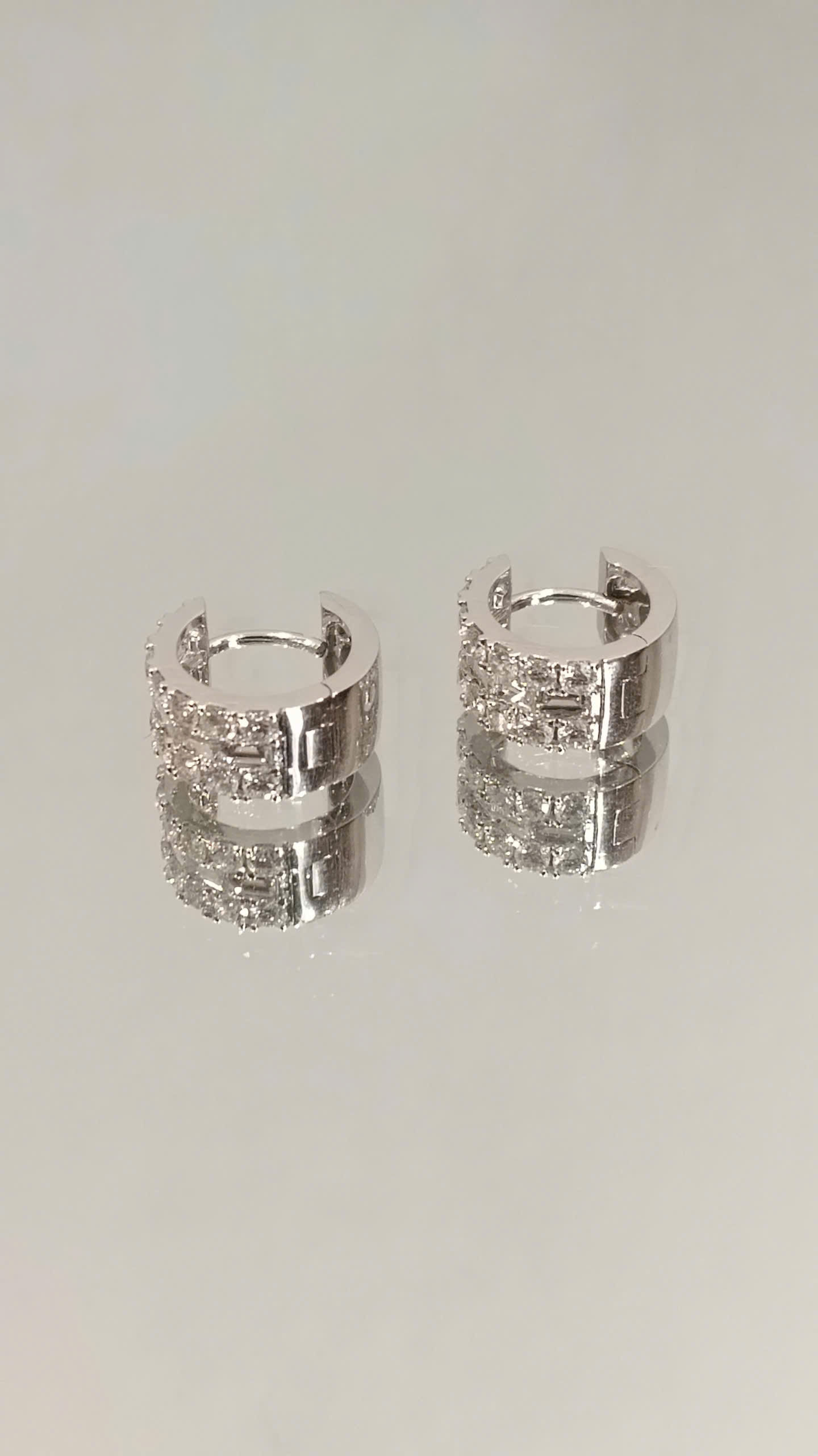 Hoa Tai Vàng 14K Đính 38 Viên Kim Cương_thumbnail_3