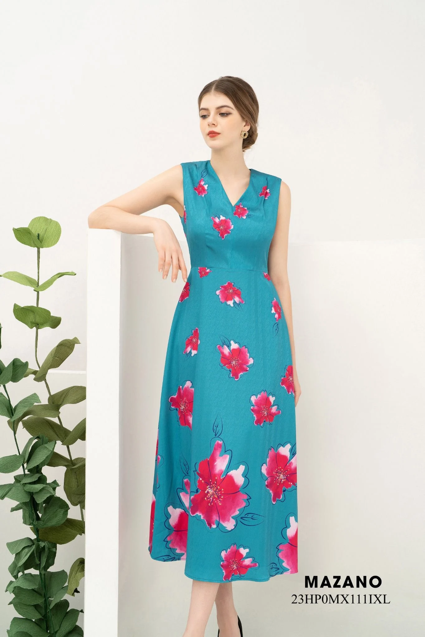 Đầm Maxi vải voan màu xanh in hoạ tiết cách điệu