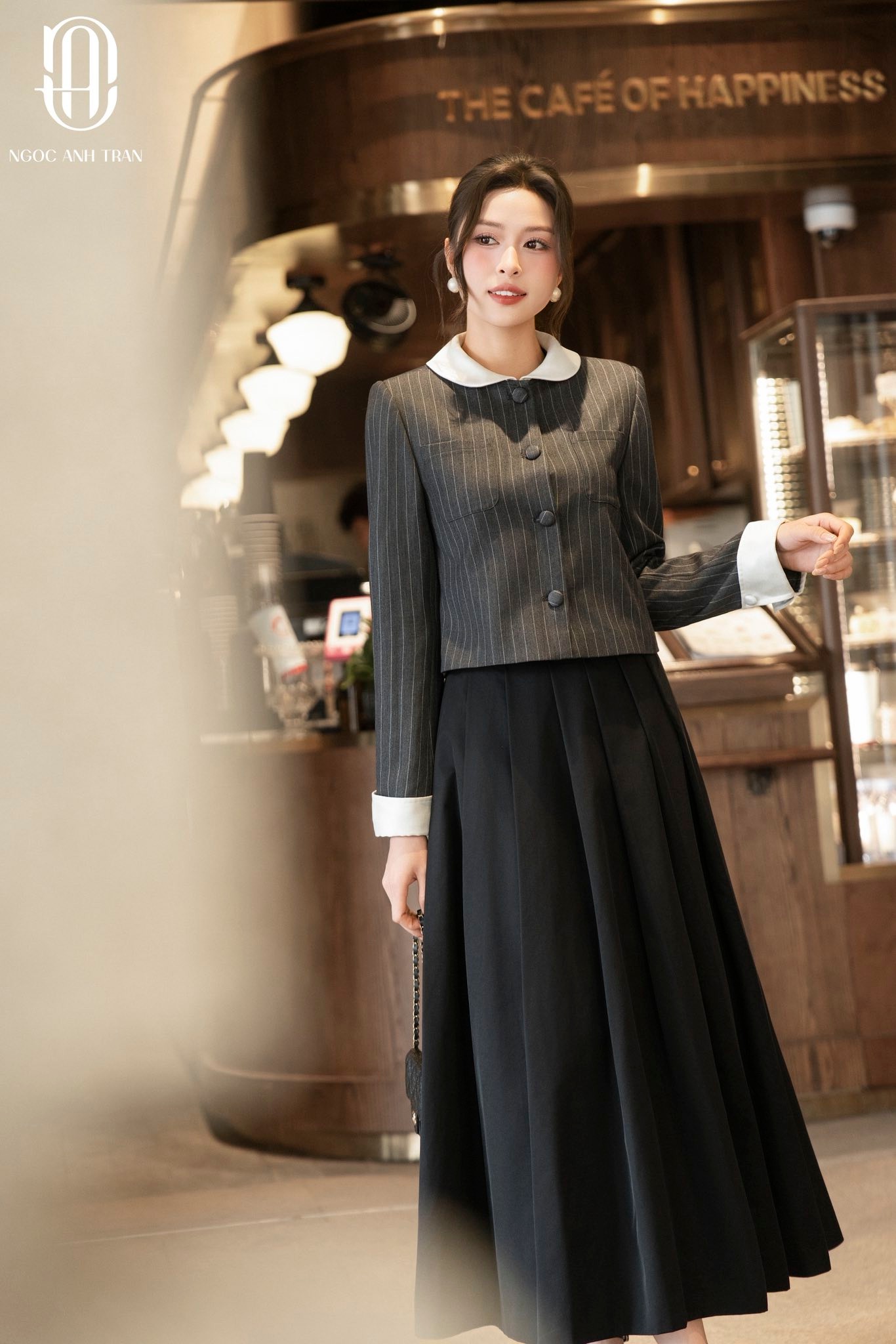 A240 - Set áo kiểu kẻ xám phối chân váy đen