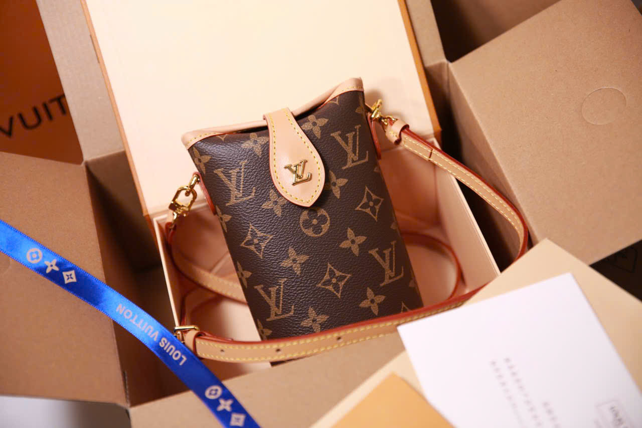 LV FOLD ME POUCH SP_thumbnail_5