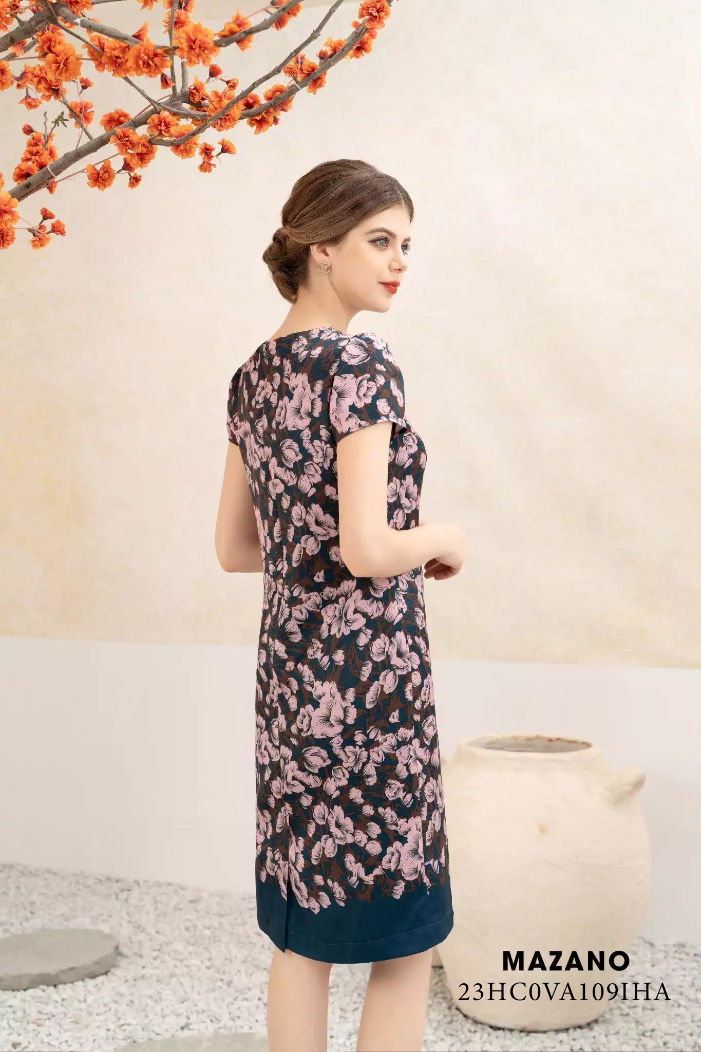 Váy Đầm Suông Vải lụa dày Hoạ tiết hoa cách điệu Cổ tròn xếp ly Tay ngắn Dài đến gối_thumbnail_2