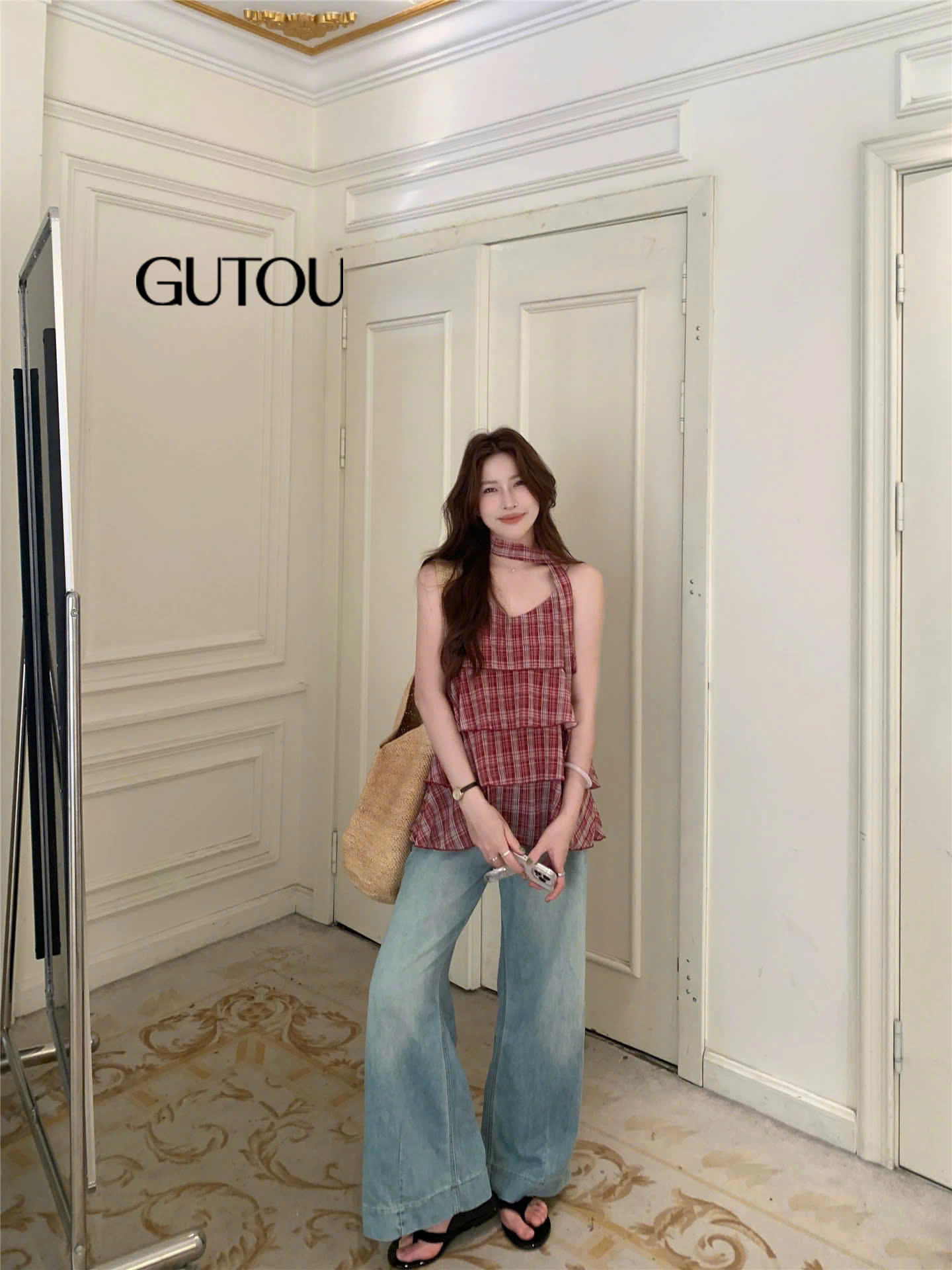 [ GUTOU ] Áo Hai Dây Tầng Cổ V Phối Khăn Choàng_thumbnail_3