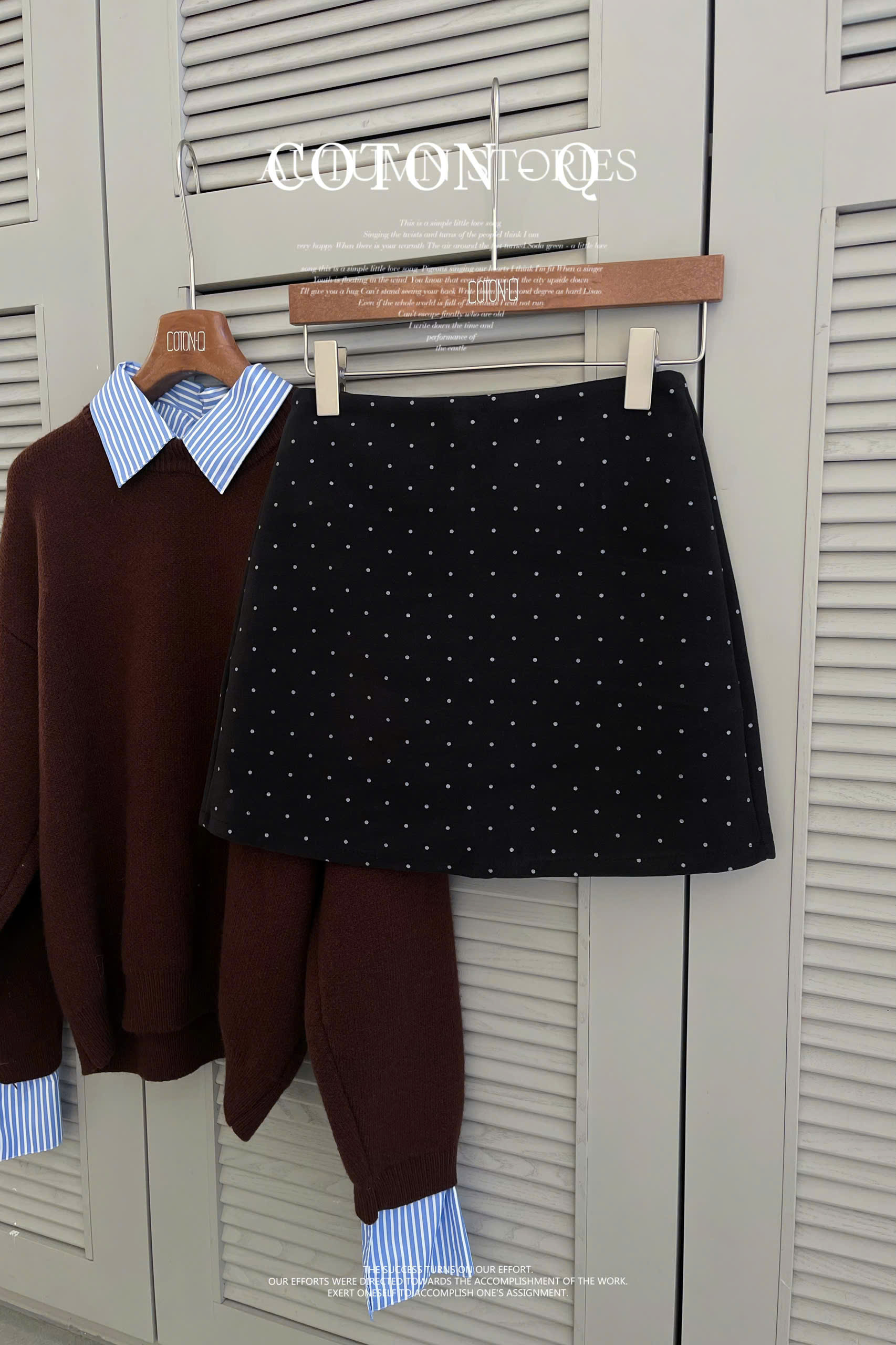 HS97 Chân váy đen chấm bi